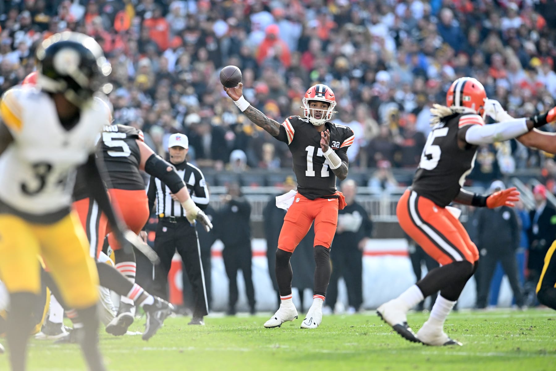 CLEVELAND, OHIO - NOVEMBER 19: Dorian Thompson-Robinson #17 of the Cleveland Browns throws a pass in the second quarter against the Pittsburgh Steelers at Cleveland Browns Stadium on November 19, 2023 in Cleveland, Ohio. (Photo by Nick Cammett/Getty Images)