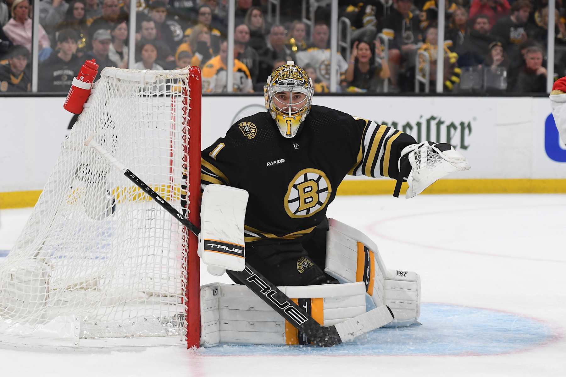 Boston Bruins goaltender Jeremy Swayman