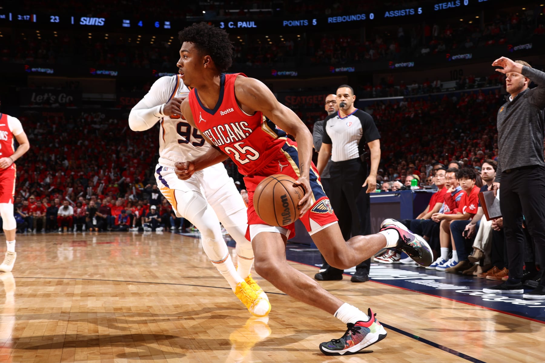 NEW ORLEANS, LA - APRIL 22: Trey Murphy III #25 of the New Orleans Pelicans drives to the basket against the Phoenix Suns during Round 1 Game 3 of the 2022 NBA Playoffs on April 22, 2022 at the Smoothie King Center in New Orleans, Louisiana. NOTE TO USER: User expressly acknowledges and agrees that, by downloading and or using this Photograph, user is consenting to the terms and conditions of the Getty Images License Agreement. Mandatory Copyright Notice: Copyright 2022 NBAE (Photo by Ned Dishman/NBAE via Getty Images)