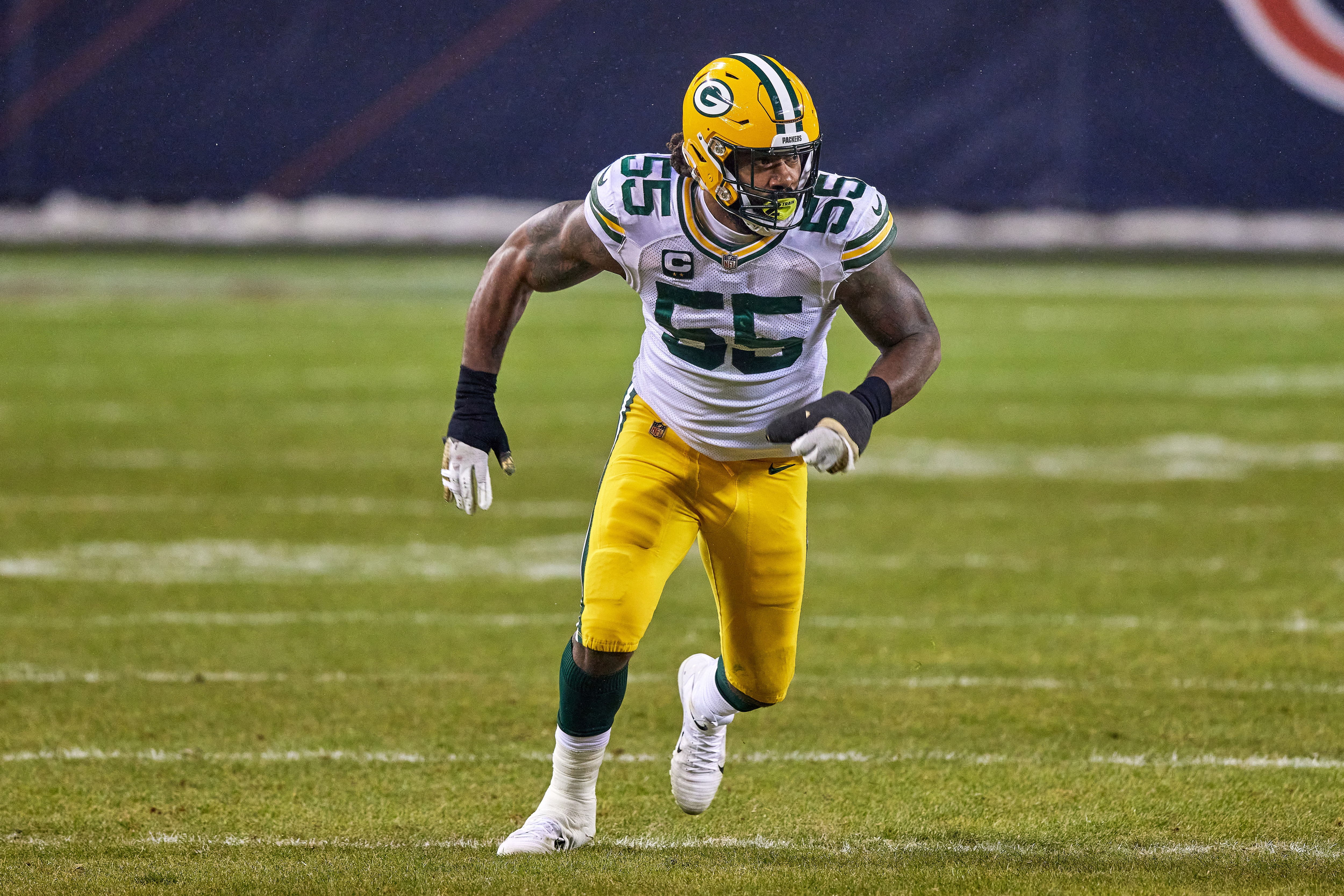CHICAGO, IL - JANUARY 03: Green Bay Packers outside linebacker Za'Darius Smith (55) runs in action during a game between the Chicago Bears and the Green Bay Packers on January 03, 2021 at Soldier Field in Chicago, IL. (Photo by Robin Alam/Icon Sportswire via Getty Images)