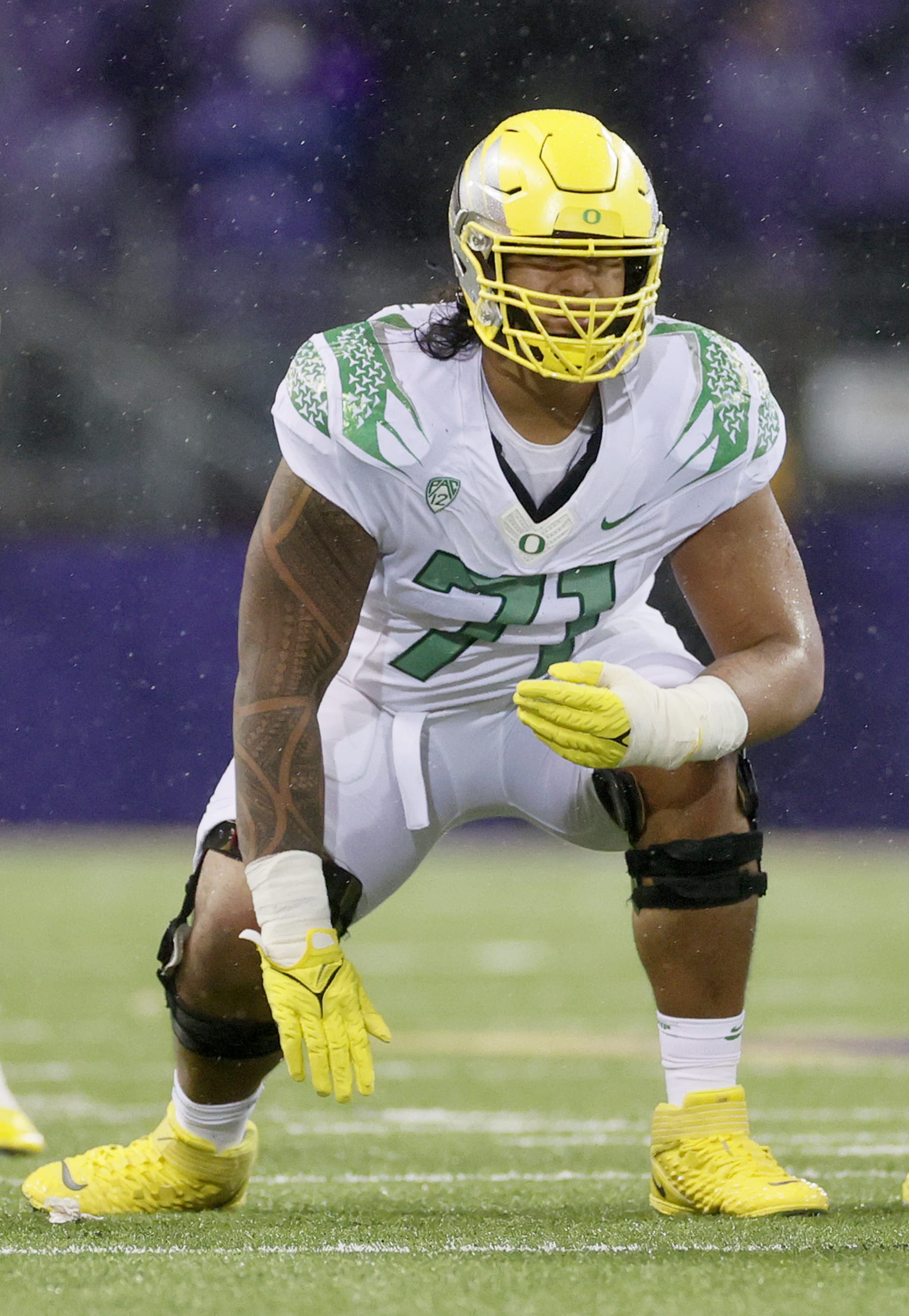 SEATTLE, WASHINGTON - NOVEMBER 06: Malaesala Aumavae-Laulu #71 of the Oregon Ducks in action against the Washington Huskies during the fourth quarter at Husky Stadium on November 06, 2021 in Seattle, Washington. (Photo by Steph Chambers/Getty Images)