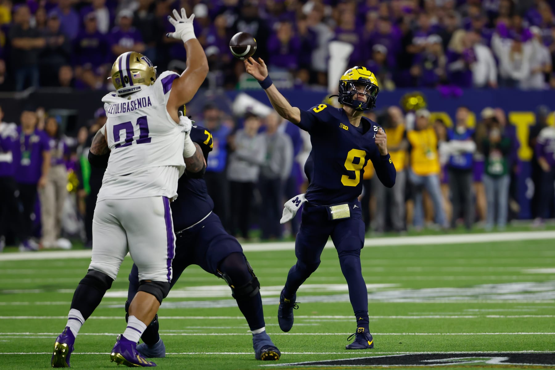 HOUSTON, TX - JANUARY 08: Michigan Wolverines quarterback J.J. McCarthy (9) passes the ball as Washington Huskies defensive lineman Tuli Letuligasenoa (91) leaps to block the pass during the CFP National Championship game Michigan Wolverines and Washington Huskies on January 8, 2024, at NRG Stadium in Houston, Texas. (Photo by David Buono/Icon Sportswire via Getty Images)