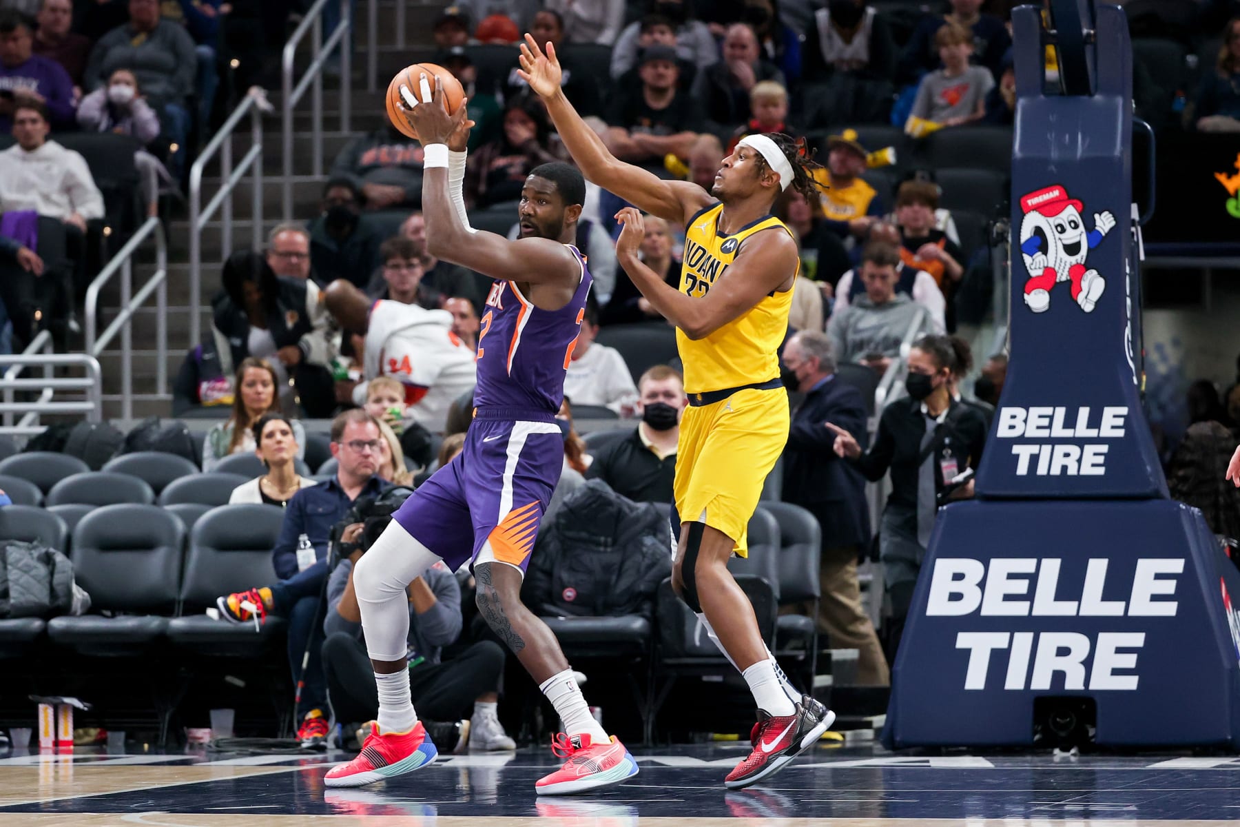 INDIANAPOLIS, INDIANA - JANUARY 14: Deandre Ayton #22 of the Phoenix Suns handles the ball while being guarded by Myles Turner #33 of the Indiana Pacers in the third quarter at Gainbridge Fieldhouse on January 14, 2022 in Indianapolis, Indiana. NOTE TO USER: User expressly acknowledges and agrees that, by downloading and or using this Photograph, user is consenting to the terms and conditions of the Getty Images License Agreement. (Photo by Dylan Buell/Getty Images)