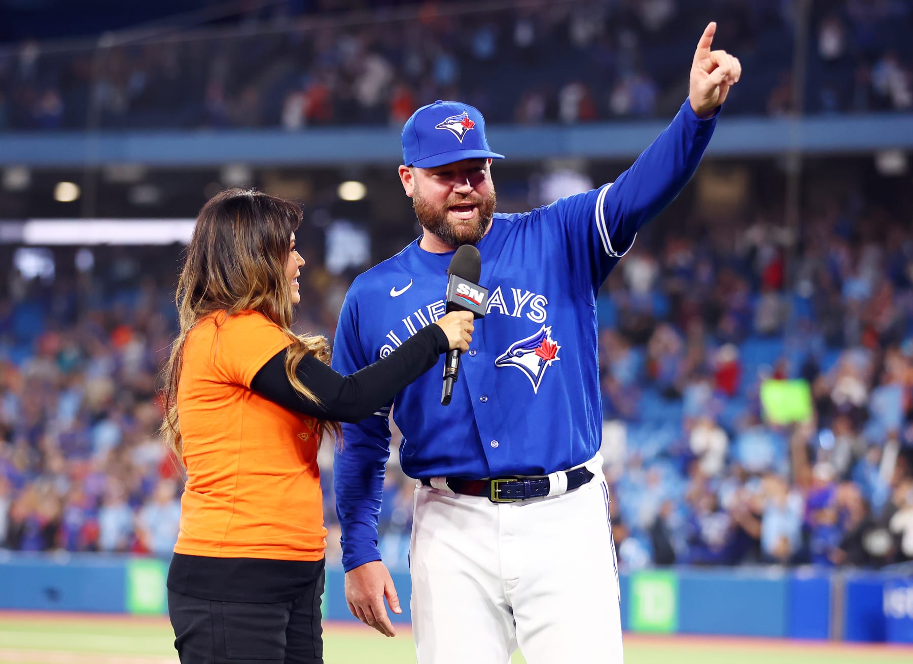 Blue Jays Manager John Schneider Saves Woman From Choking by Using Heimlich Maneuver
