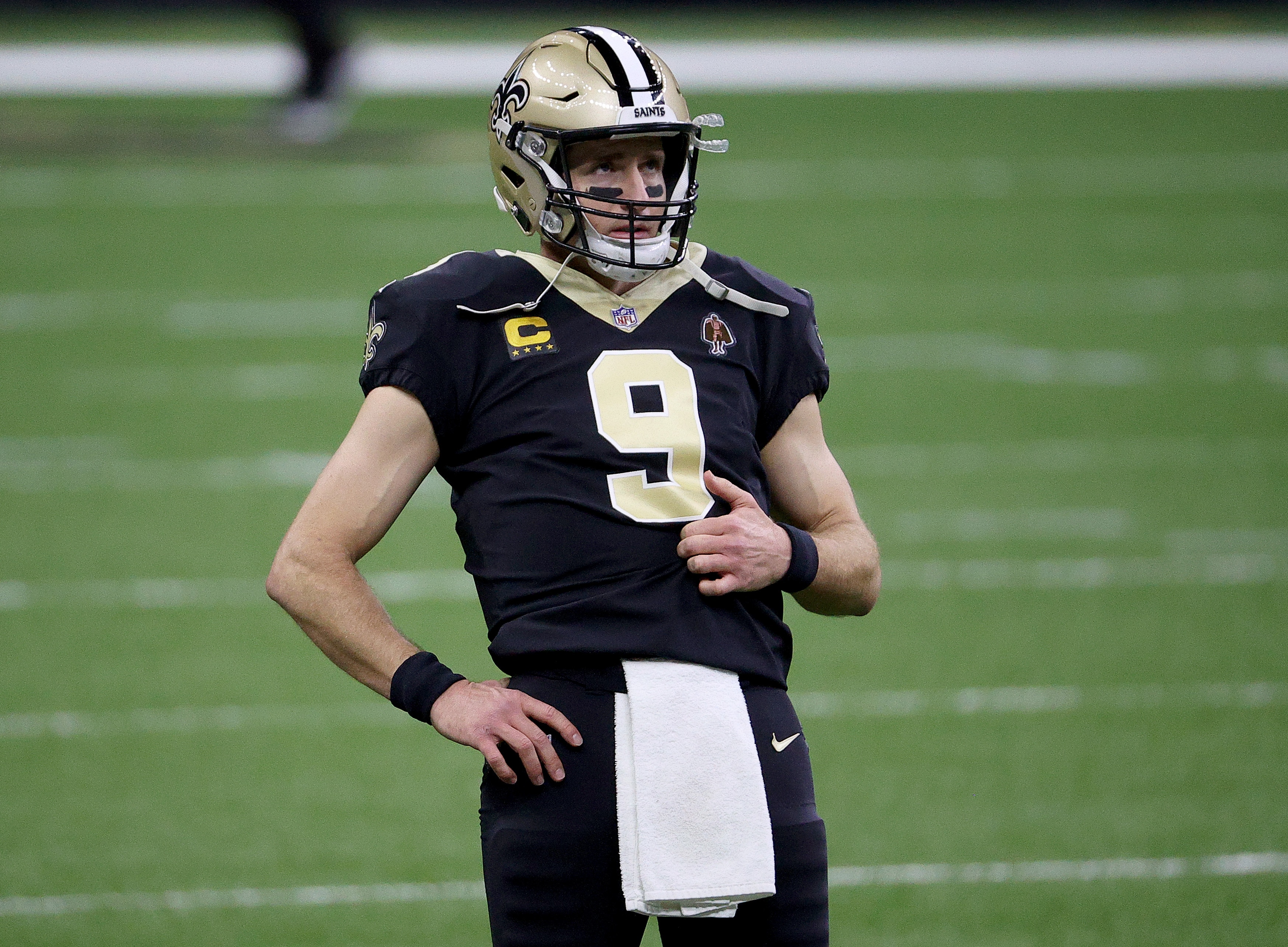 NEW ORLEANS, LOUISIANA - DECEMBER 20: Drew Brees #9 of the New Orleans Saints stretches before the game against the Kansas City Chiefs at Mercedes-Benz Superdome on December 20, 2020 in New Orleans, Louisiana. (Photo by Chris Graythen/Getty Images)