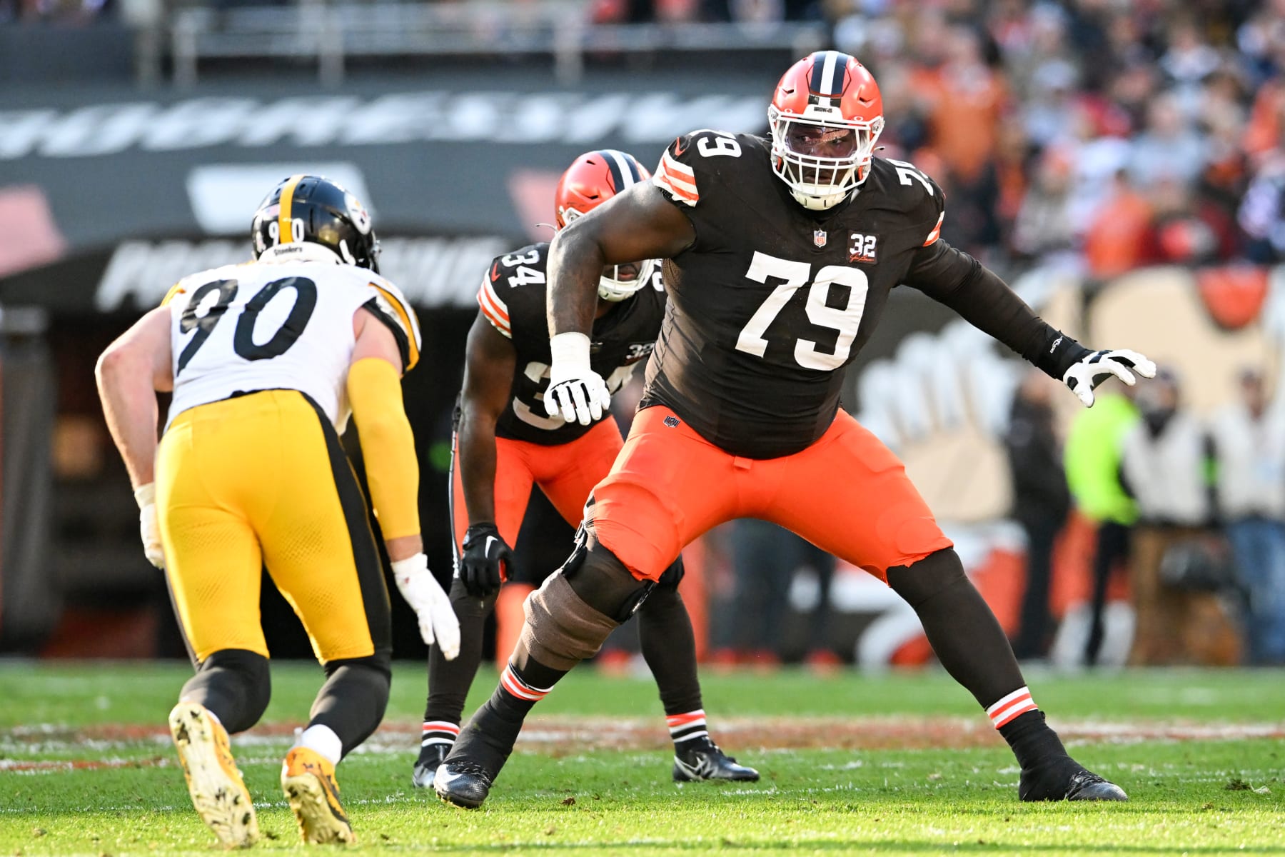 CLEVELAND, OHIO - NOVEMBER 19: Dawand Jones #79 of the Cleveland Browns in action during the second half against the Pittsburgh Steelers at Cleveland Browns Stadium on November 19, 2023 in Cleveland, Ohio. (Photo by Nick Cammett/Diamond Images via Getty Images)