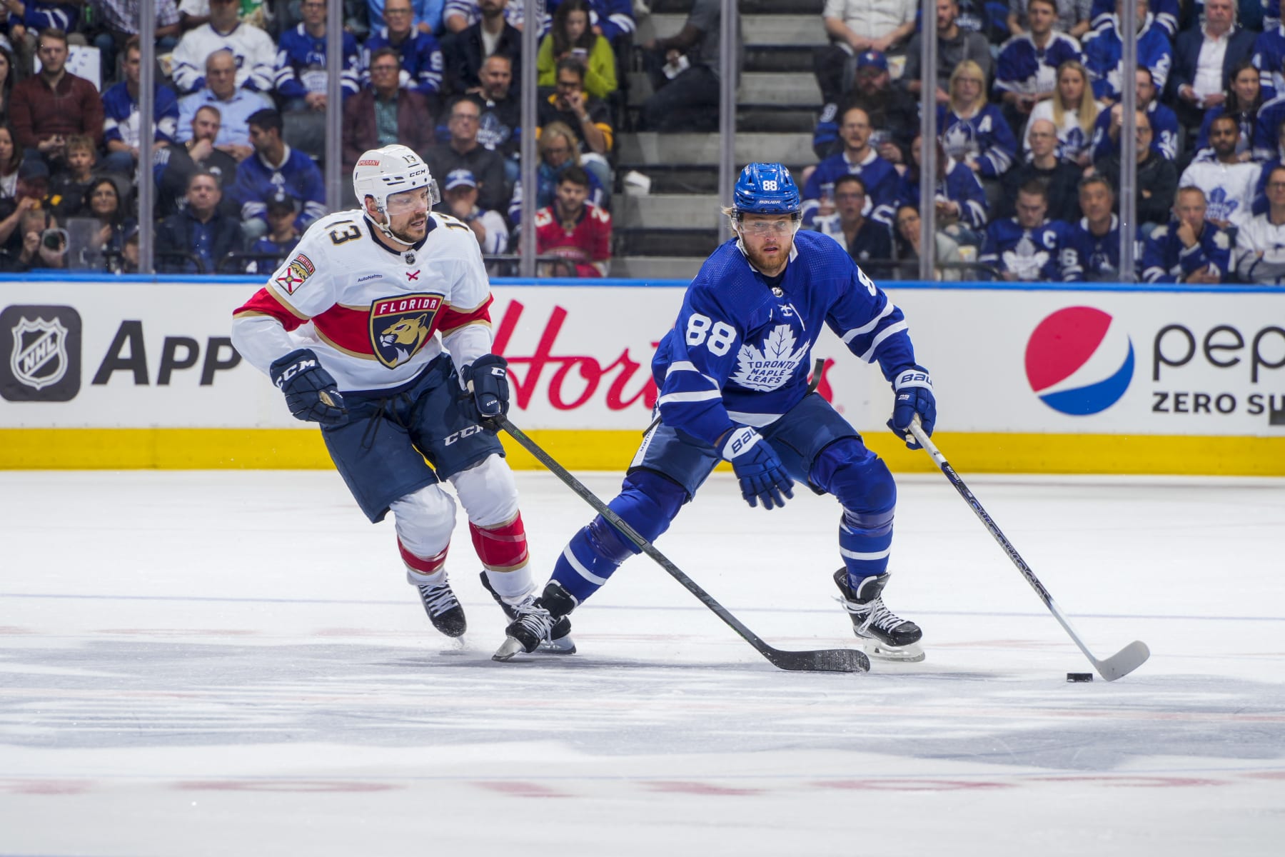 TORONTO, ON - MAY 12: William Nylander #88 of the Toronto Maple Leafs plays the puck against Sam Reinhart #13 of the Florida Panthers during the first period in Game Five of the Second Round of the 2023 Stanley Cup Playoffs at the Scotiabank Arena on May 12, 2023 in Toronto, Ontario, Canada. (Photo by Mark Blinch/NHLI via Getty Images)