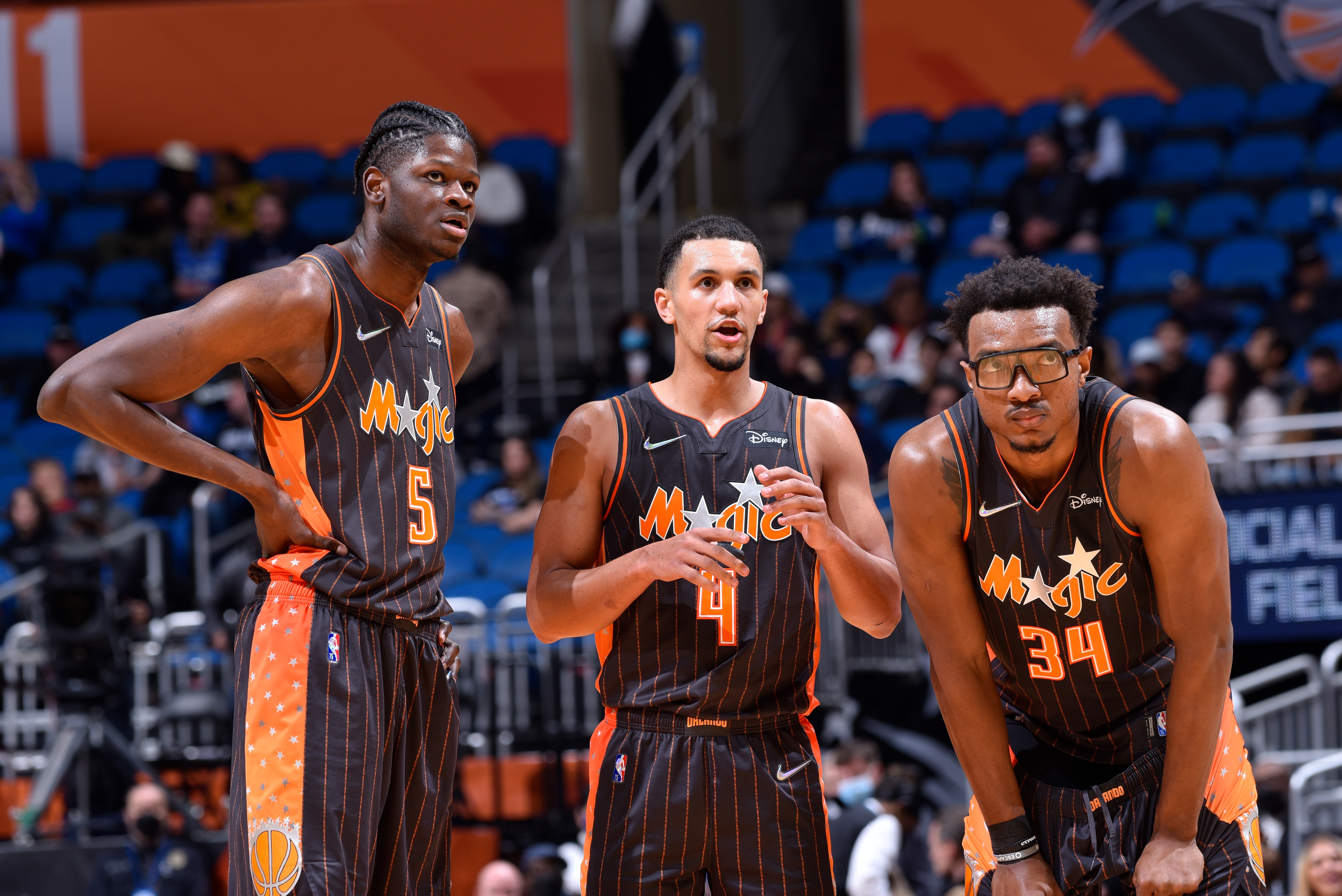 ORLANDO, FL - JANUARY 26: Jalen Suggs #4 of the Orlando Magic talks to Mo Bamba #5 of the Orlando Magic and Wendell Carter Jr. #34 of the Orlando Magic during the game against the LA Clippers on January 26, 2022 at Amway Center in Orlando, Florida. NOTE TO USER: User expressly acknowledges and agrees that, by downloading and or using this photograph, User is consenting to the terms and conditions of the Getty Images License Agreement. Mandatory Copyright Notice: Copyright 2022 NBAE (Photo by Gary Bassing/NBAE via Getty Images)