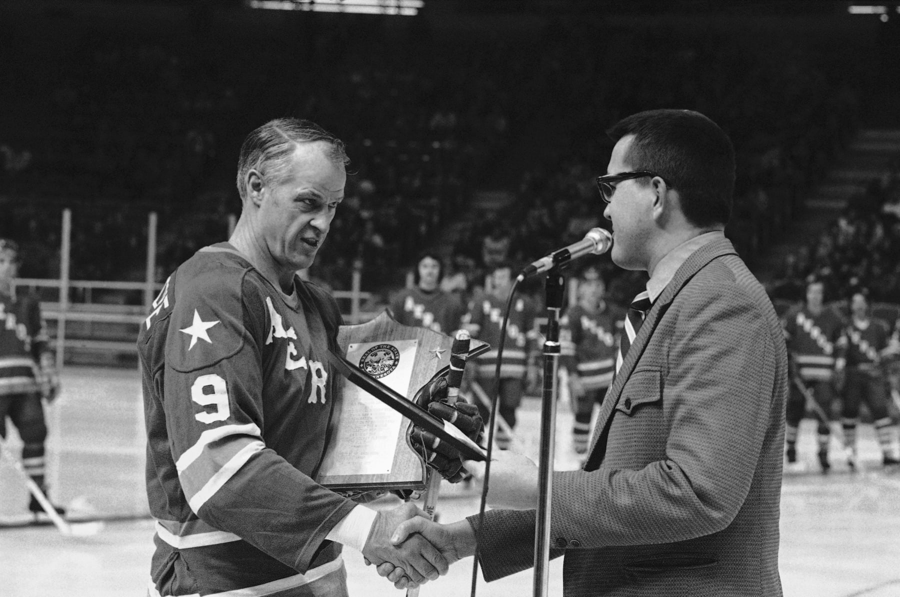 Gordie Howe of the Houston Aeros is presented a plaque prior on Wednesday, Feb. 12, 1975 in St. Paul, Minnesota, WHA game with the Minnesota Fighting Saints by State Rep. John Lindstrom. Gov. Wendell Anderson proclaimed Wednesday as “Gordie Howe Day”, and Lindstrom presented the plaques in the Governor’s absence. (AP Photo)