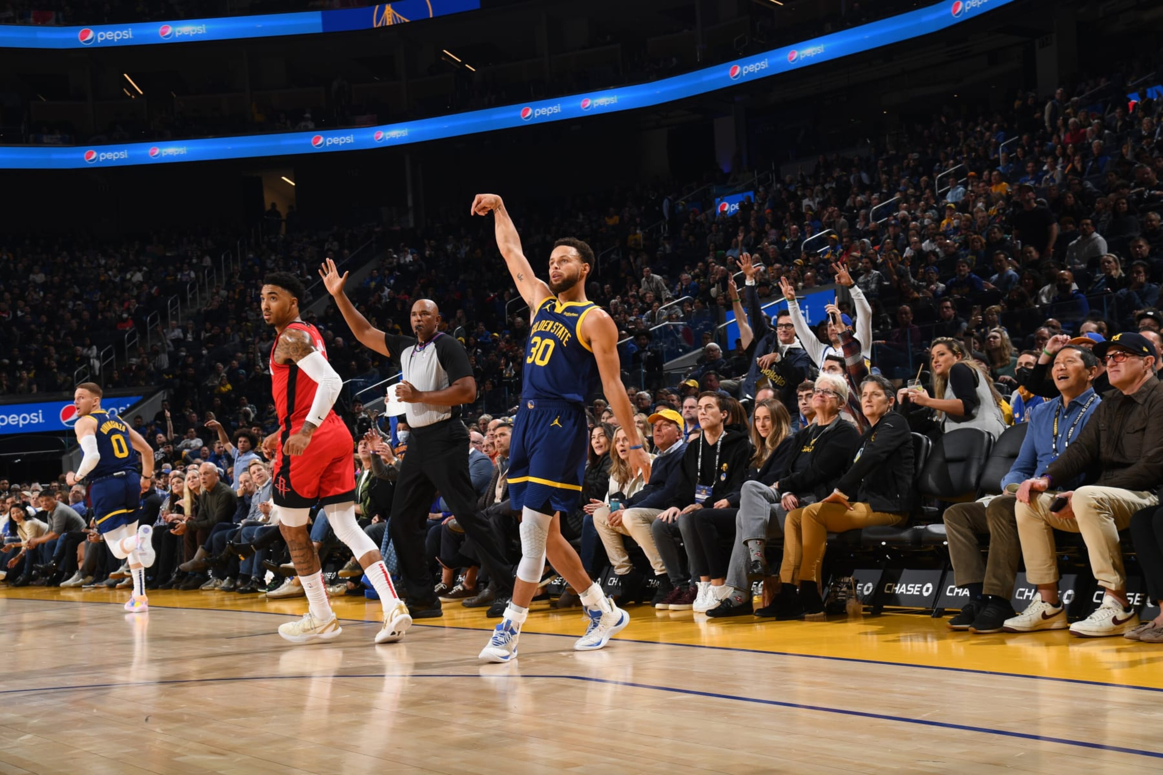 SAN FRANCISCO, CA - DECEMBER 3: The crowd looks on as Stephen Curry #30 of the Golden State Warriors shoots a three point basket during the game against the Houston Rockets on December 3, 2022 at Chase Center in San Francisco, California. NOTE TO USER: User expressly acknowledges and agrees that, by downloading and or using this photograph, user is consenting to the terms and conditions of Getty Images License Agreement. Mandatory Copyright Notice: Copyright 2022 NBAE (Photo by Noah Graham/NBAE via Getty Images)