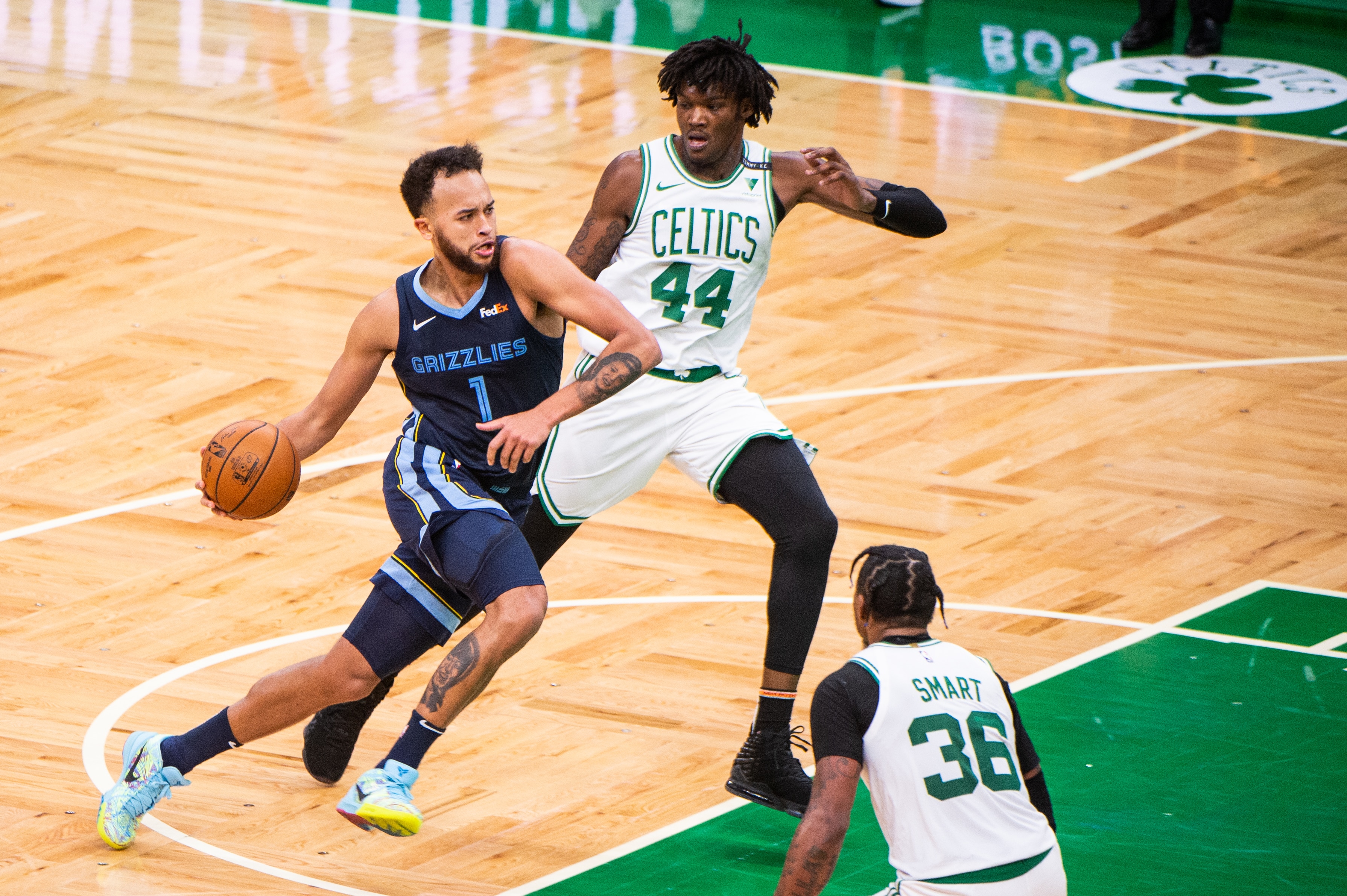BOSTON, MA - DECEMBER 30: Kyle Anderson #1 of the Memphis Grizzlies dribbles the ball past Robert Williams III #44 of the Boston Celtics in the second half at TD Garden on December 30, 2020 in Boston, Massachusetts. NOTE TO USER: User expressly acknowledges and agrees that, by downloading and or using this photograph, User is consenting to the terms and conditions of the Getty Images License Agreement. (Photo by Kathryn Riley/Getty Images)