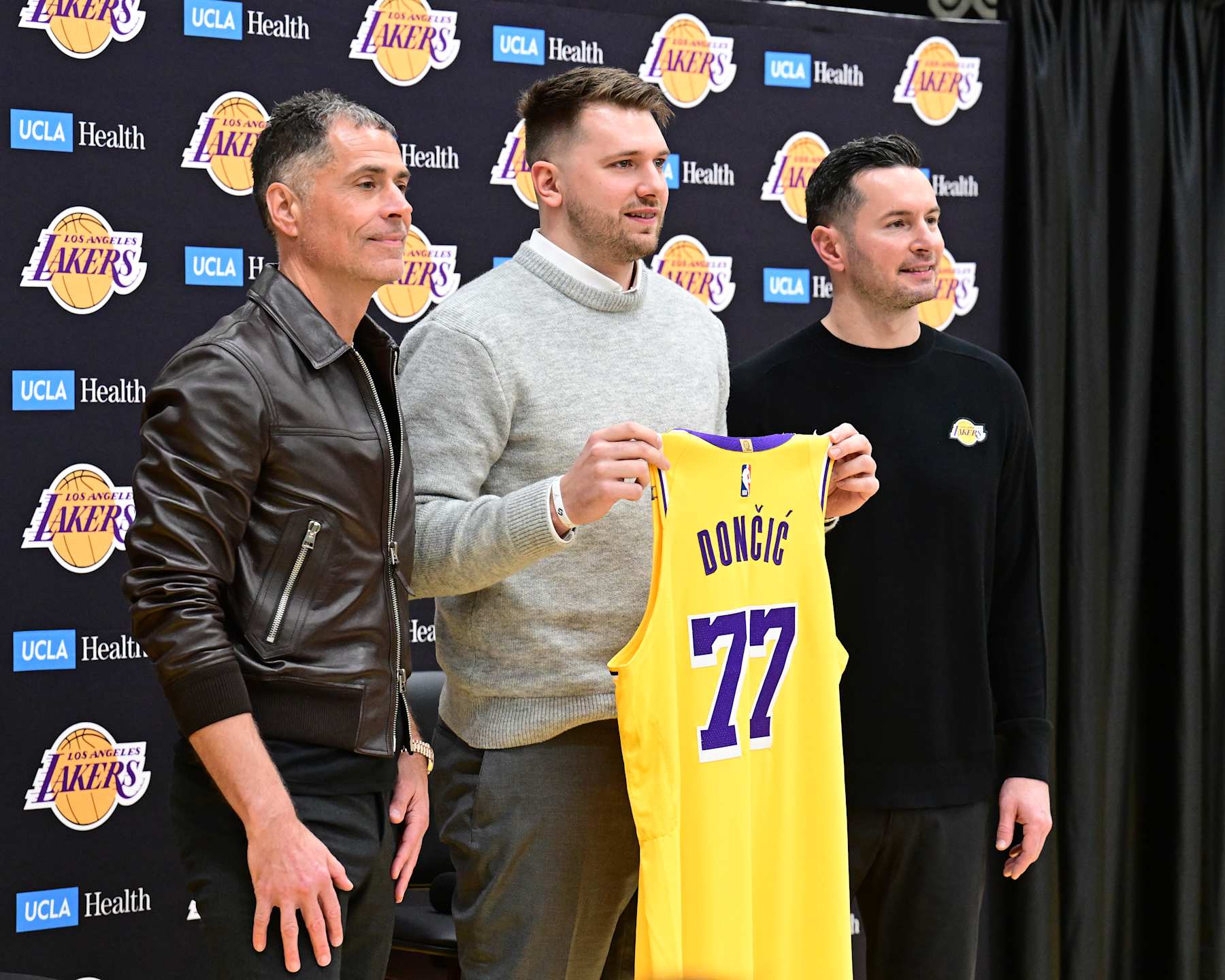 EL SEGUNDO, CA - FEBRUARY 04: Luka Doncic #77 of the Los Angeles Lakers poses for a photo with Rob Pelinka and JJ Redick during a press conference on February 04, 2025 at UCLA Health Training Center in El Segundo, California. NOTE TO USER: User expressly acknowledges and agrees that, by downloading and or using this photograph, User is consenting to the terms and conditions of the Getty Images License Agreement. Mandatory Copyright Notice: Copyright 2025 NBAE (Photo by Adam Pantozzi/NBAE via Getty Images)