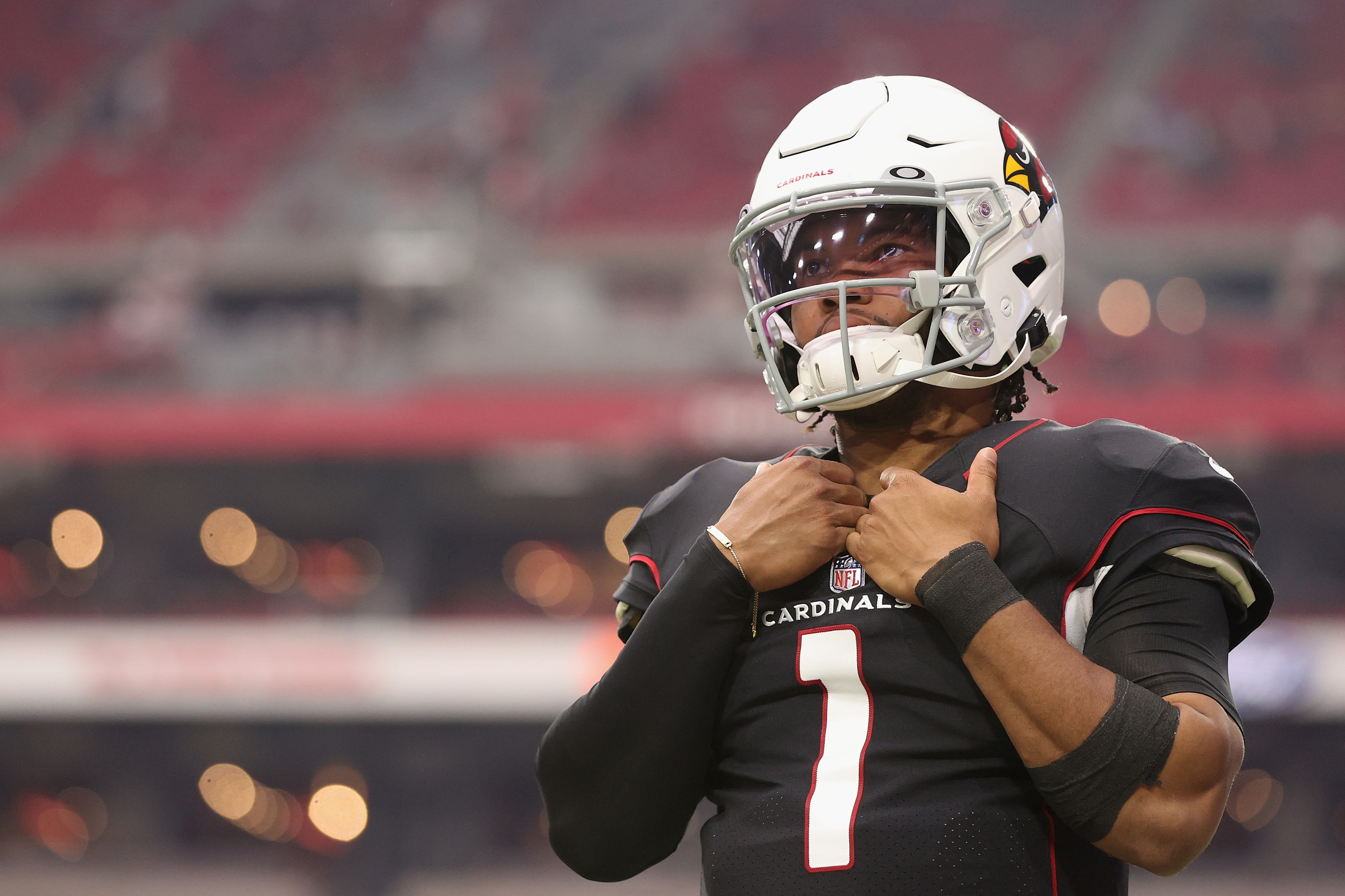 GLENDALE, ARIZONA - OCTOBER 10: Quarterback Kyler Murray #1 of the Arizona Cardinals warms up before the NFL game at State Farm Stadium on October 10, 2021 in Glendale, Arizona. The Cardinals defeated the 49ers 17-10.  (Photo by Christian Petersen/Getty Images)