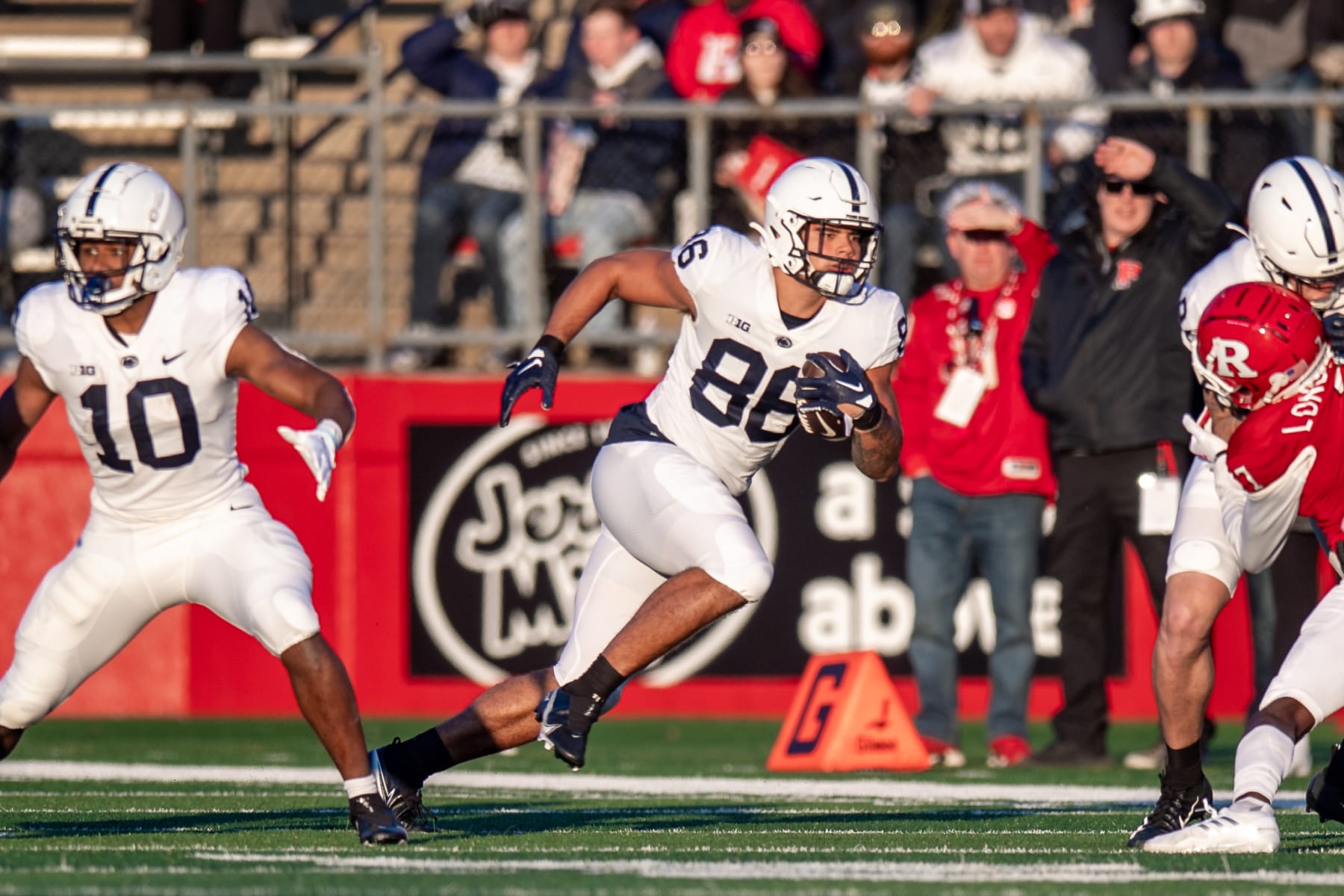 PISCATAWAY, NJ - NOVEMBER 19: Penn State Nittany Lions tight end Brenton Strange (86) catches a pass during the college football game between the Penn State Nittany Lions and Rutgers Scarlet Knights at SHI Stadium in Piscataway, NJ on November 19, 2022 (Photo by John Jones/Icon Sportswire via Getty Images)
