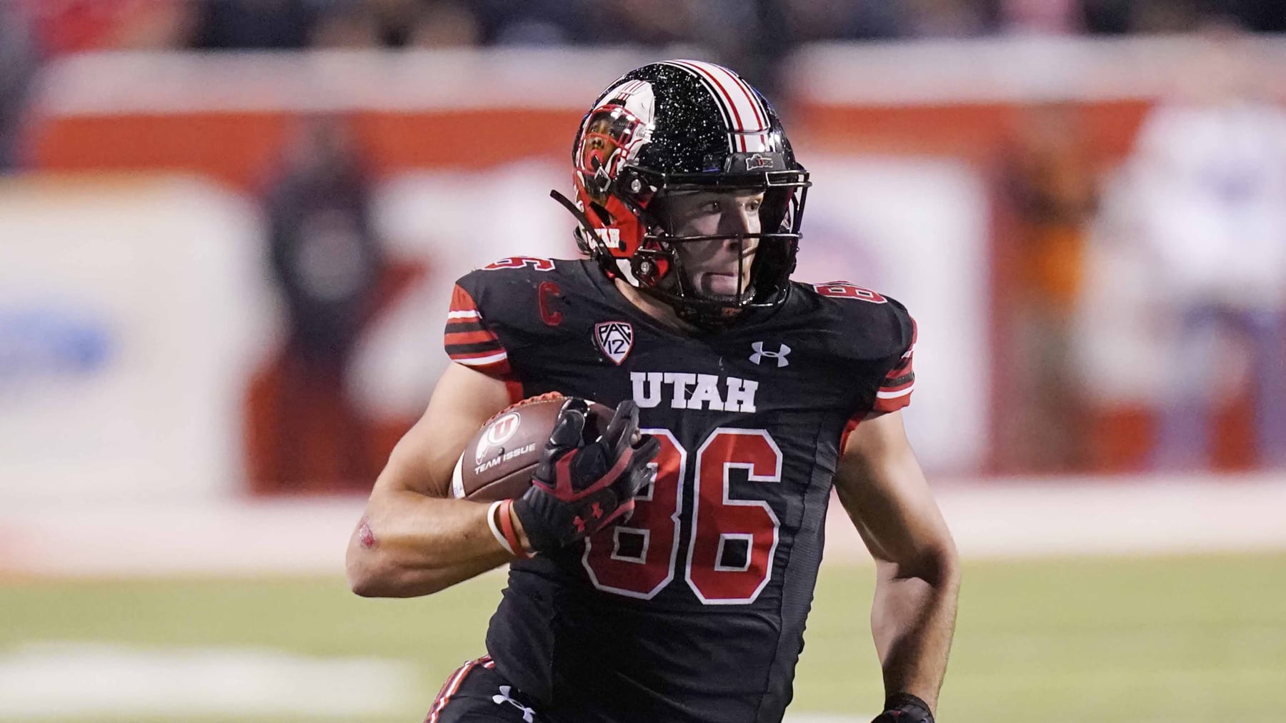 Utah tight end Dalton Kincaid (86) runs up field during the second half of an NCAA college football game against Southern California Saturday, Oct. 15, 2022, in Salt Lake City. (AP Photo/Rick Bowmer)