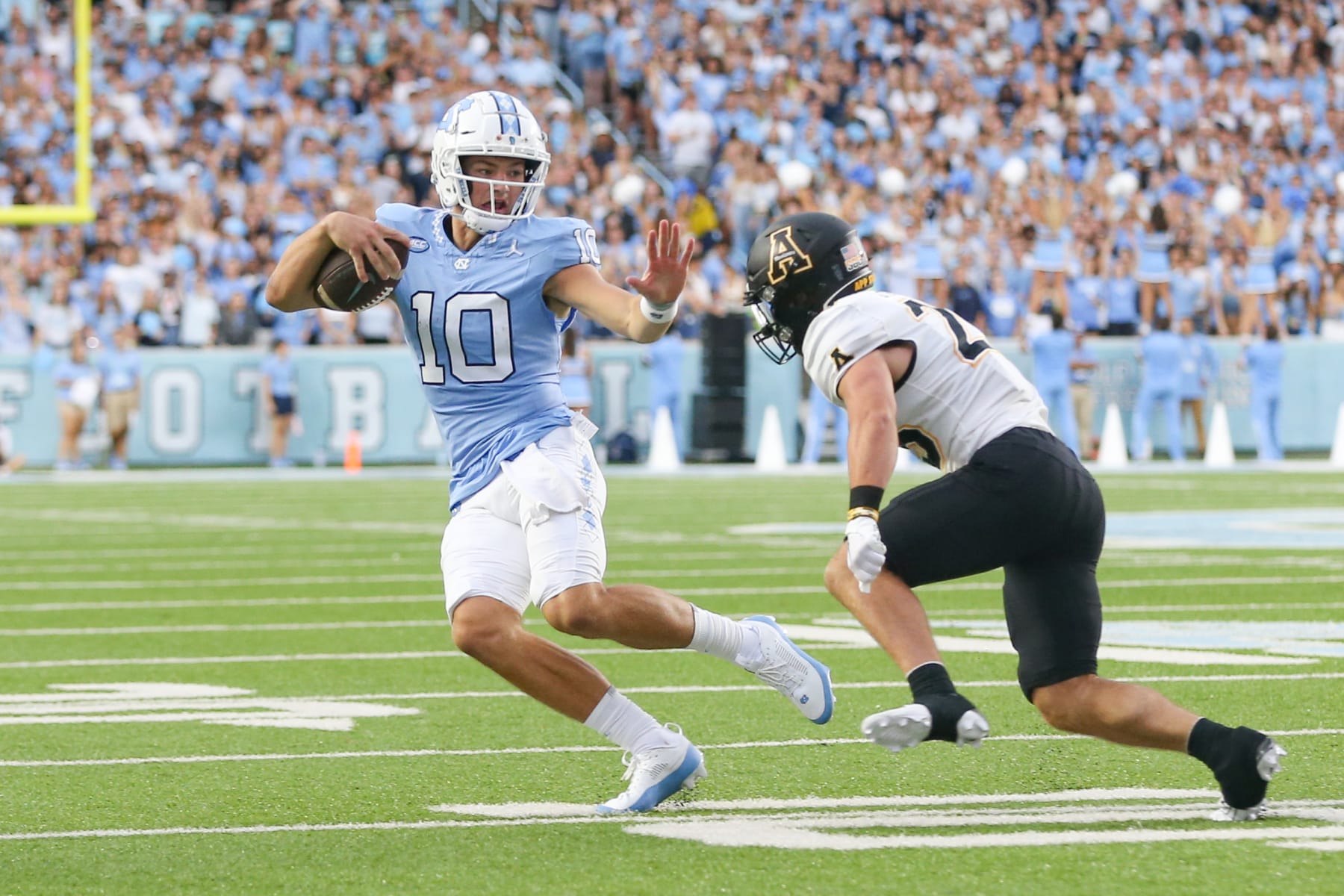 CHAPEL HILL, NC - SEPTEMBER 09: North Carolina Tar Heels quarterback Drake Maye (10) sets up the stiff-arm during the college football game between the North Carolina Tar Heels and the Appalachian State Mountaineers on September 9, 2023 at Kenan Memorial Stadium in Chapel Hill, NC. (Photo by Nicholas Faulkner/Icon Sportswire via Getty Images)