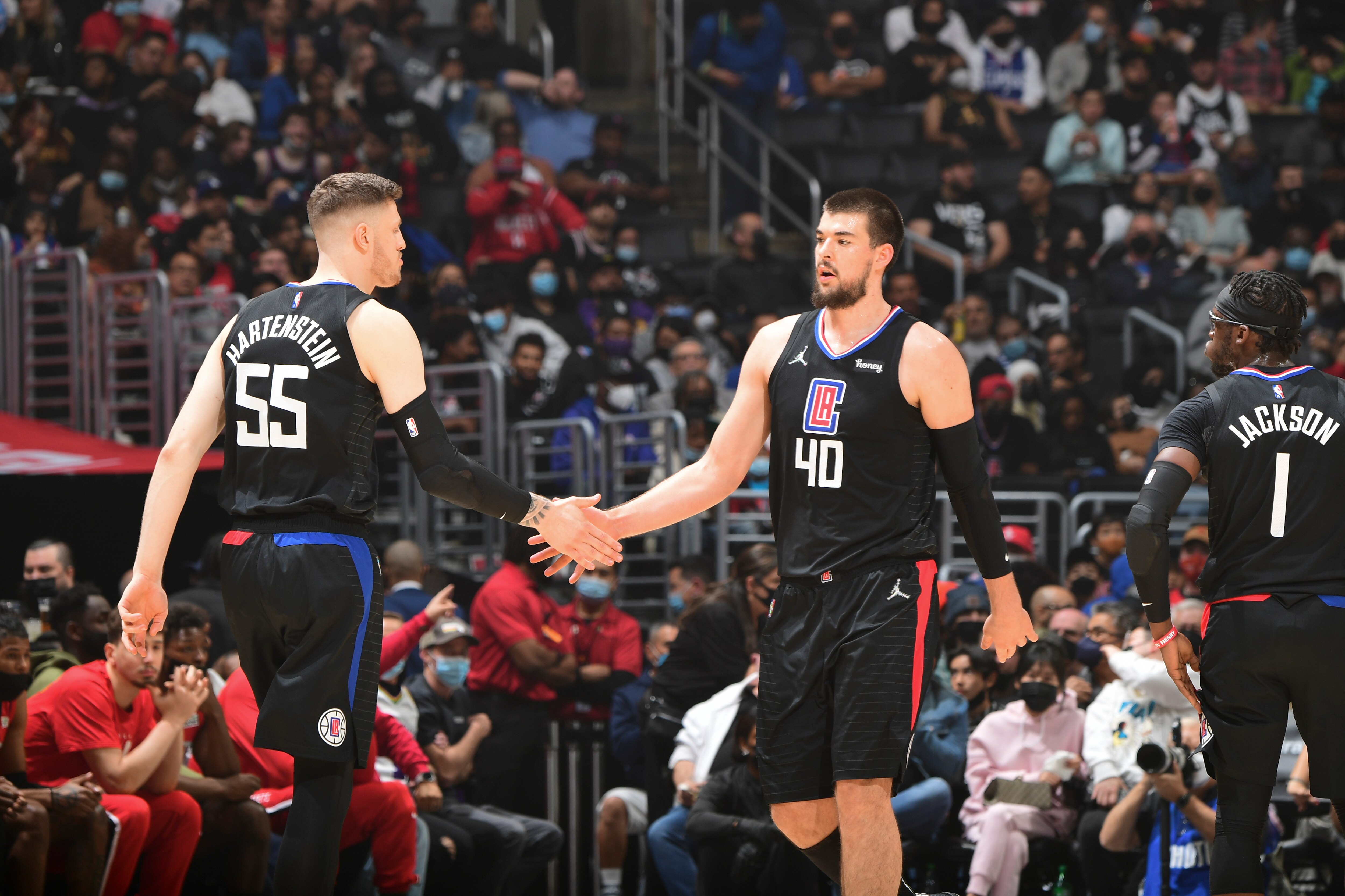 LOS ANGELES, CA - FEBRUARY 17: Isaiah Hartenstein #55 of the LA Clippers high fives Ivica Zubac #40 of the LA Clippers during the game against the Houston Rockets on February 17, 2022 at Crypto.Com Arena in Los Angeles, California. NOTE TO USER: User expressly acknowledges and agrees that, by downloading and/or using this Photograph, user is consenting to the terms and conditions of the Getty Images License Agreement. Mandatory Copyright Notice: Copyright 2022 NBAE (Photo by Adam Pantozzi/NBAE via Getty Images)
