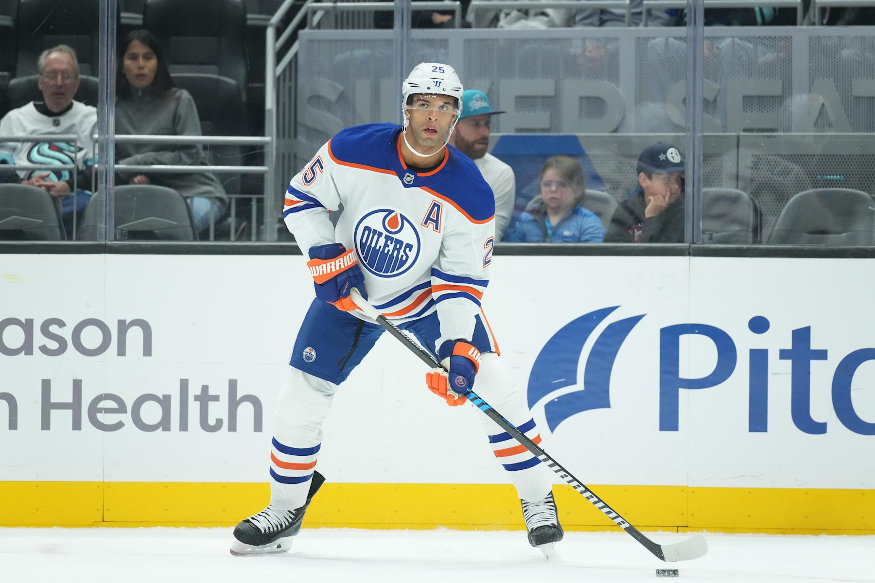 SEATTLE, WA - OCTOBER 02: Edmonton Oilers defenseman Darnell Nurse (25) handles the puck during an NHL game between the Seattle Kraken and the Edmonton Oilers on October 02, 2024 at Climate Pledge Arena in Seattle, WA. (Photo by Jeff Halstead/Icon Sportswire via Getty Images)