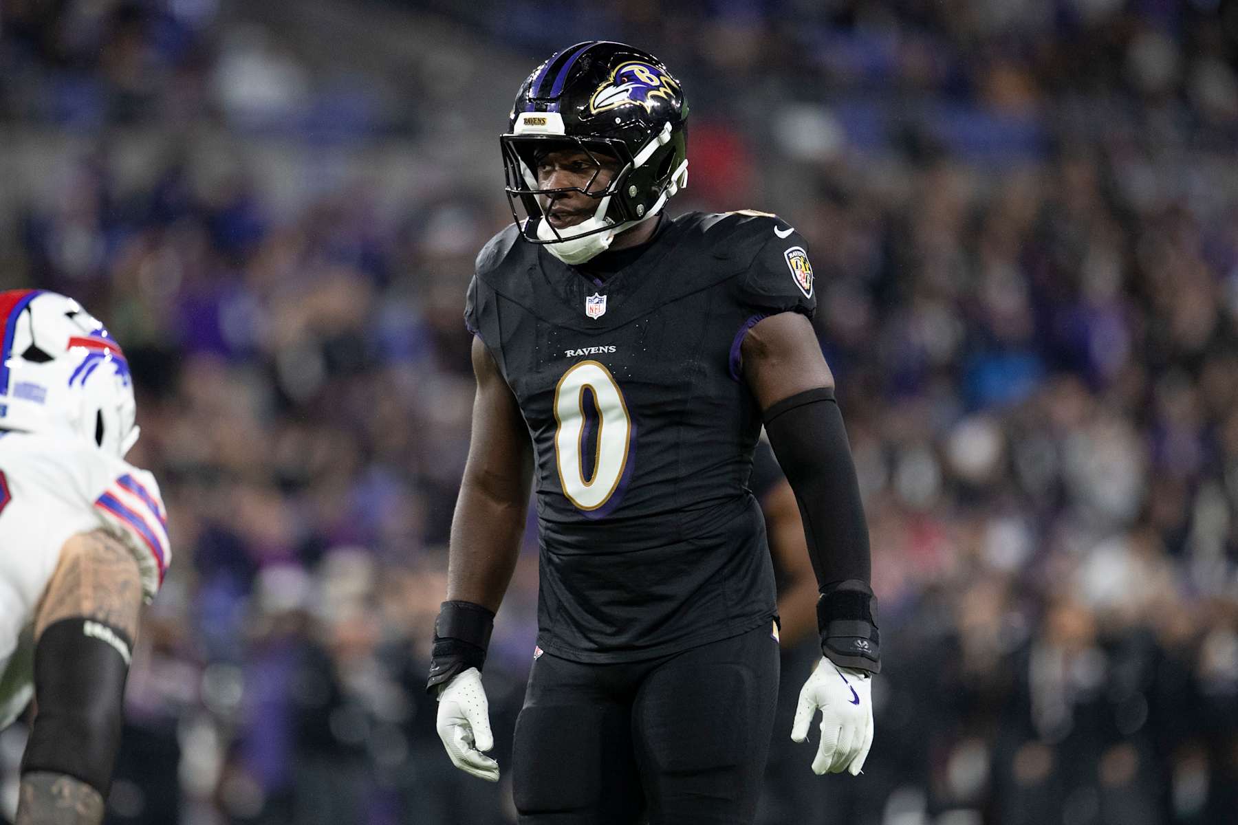 BALTIMORE, MD - SEPTEMBER 29: Baltimore Ravens linebacker Roquan Smith (0) before a play during an NFL game between the Buffalo Bills and the Baltimore Ravens on September 29, 2024, at M&T Bank Stadium in Baltimore, MD. (Photo by Charles Brock/Icon Sportswire via Getty Images)