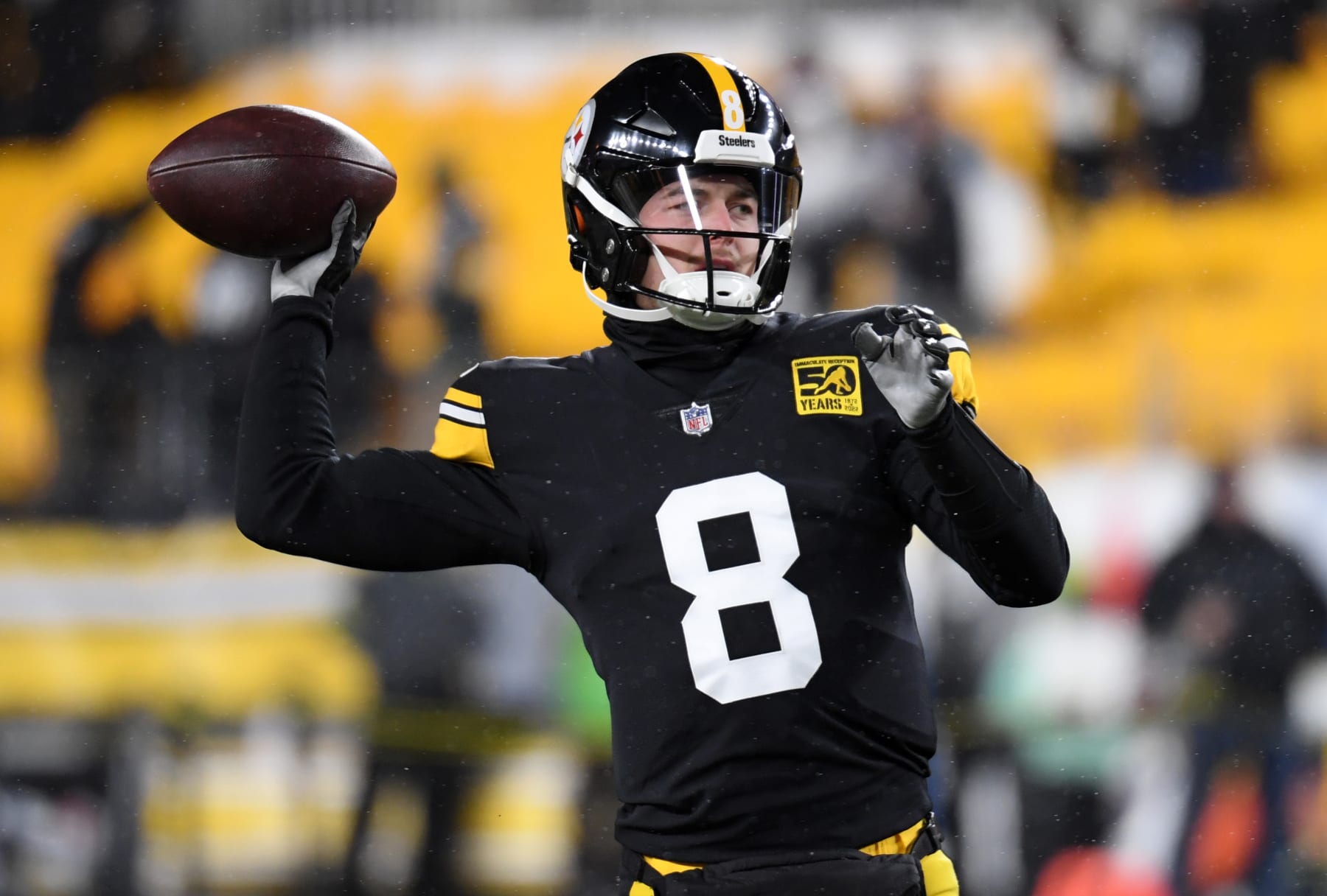 PITTSBURGH, PENNSYLVANIA - DECEMBER 24: Kenny Pickett #8 of the Pittsburgh Steelers warms up prior to the start of the game against the Las Vegas Raiders at Acrisure Stadium on December 24, 2022 in Pittsburgh, Pennsylvania. (Photo by Justin Berl/Getty Images) PITTSBURGH, PENNSYLVANIA - DECEMBER 24: Kenny Pickett #8 of the Pittsburgh Steelers warms up prior to the start of the game against the Las Vegas Raiders at Acrisure Stadium on December 24, 2022 in Pittsburgh, Pennsylvania. (Photo by Justin Berl/Getty Images)