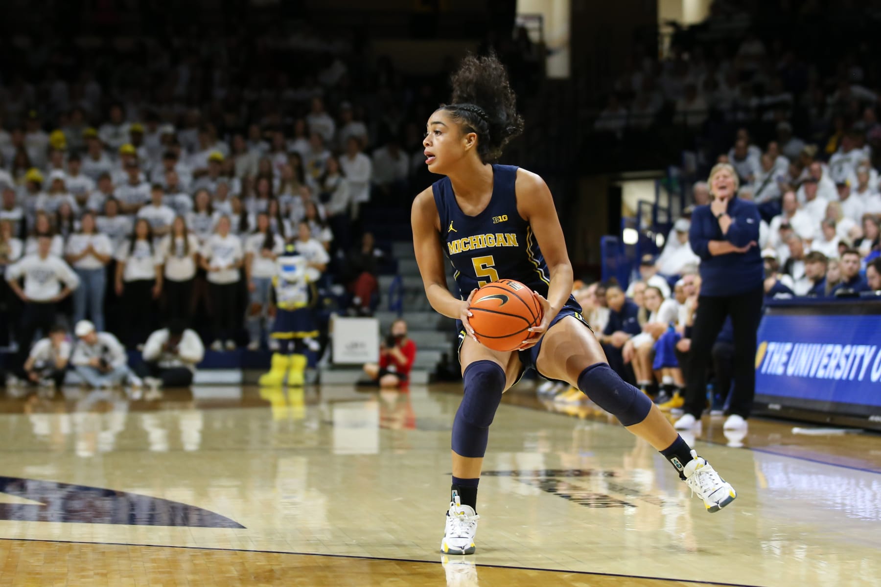 TOLEDO, OH - DECEMBER 06:  Michigan Wolverines guard Laila Phelia (5) dribbles the ball during the third quarter of a regular season non-conference college women's basketball game between the Michigan Wolverines and the Toledo Rockets on December 6, 2023 at Savage Arena in Toledo, Ohio. (Photo by Scott W. Grau/Icon Sportswire via Getty Images)
