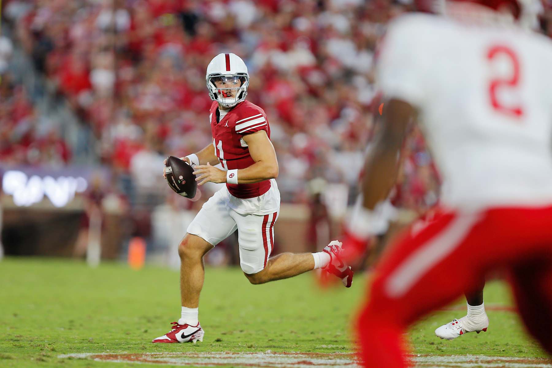 Quarterback Jackson Arnold #11 of the Oklahoma Sooners