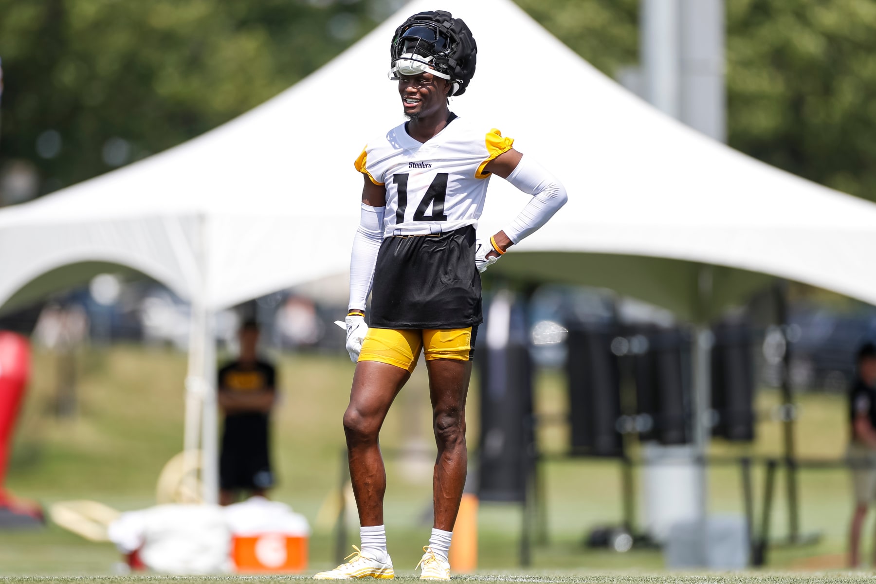 LATROBE, PA - JULY 28: Pittsburgh Steelers wide receiver George Pickens (14) takes part in a drill during the team's training camp at Saint Vincent College on July 28, 2023, in Latrobe, PA. (Photo by Brandon Sloter/Icon Sportswire via Getty Images)