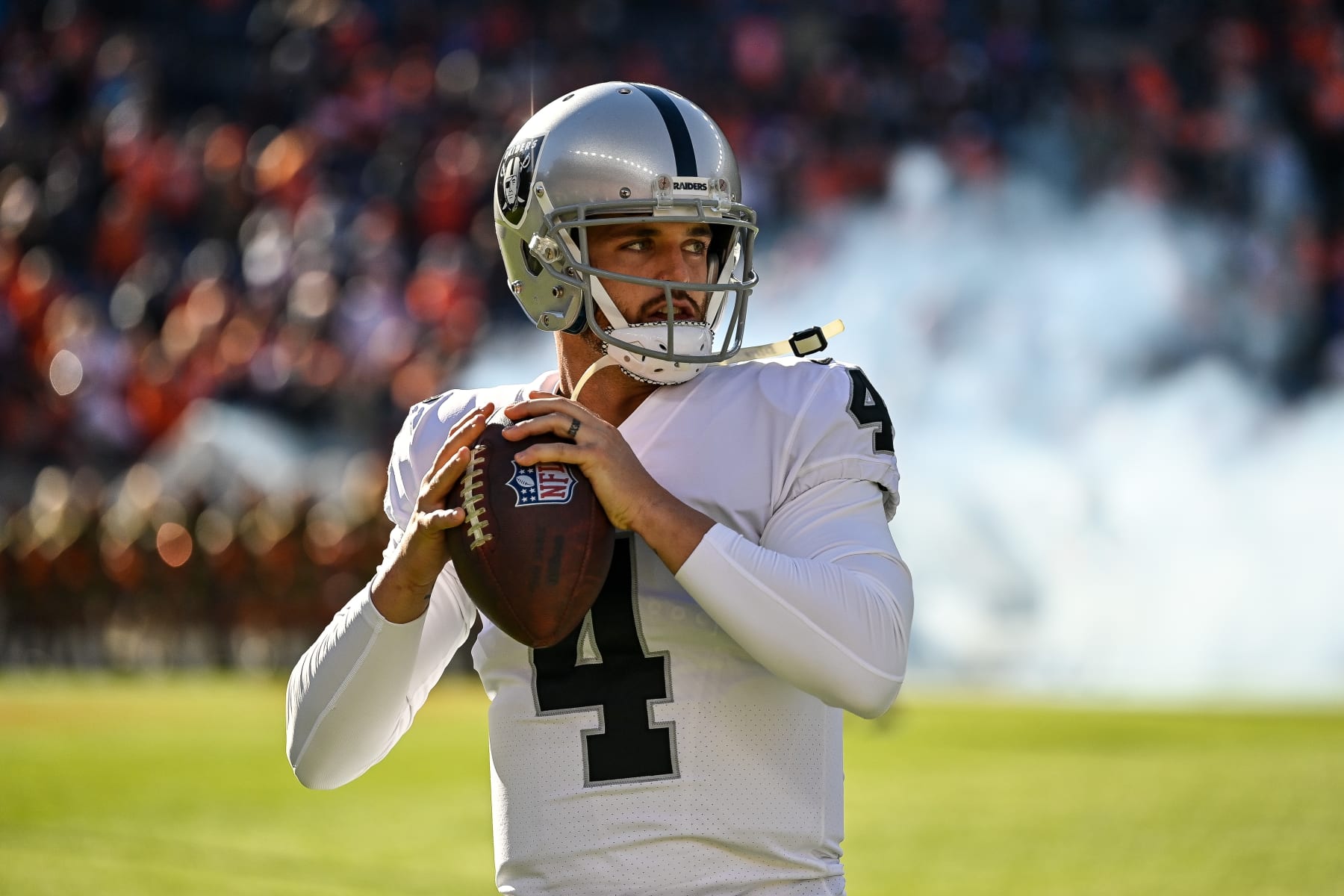 DENVER, COLORADO - NOVEMBER 20:  Quarterback Derek Carr #4 of the Las Vegas Raiders throws to warm up before taking the field against the Denver Broncos at Empower Field at Mile High on November 20, 2022 in Denver, Colorado. (Photo by Dustin Bradford/Getty Images)