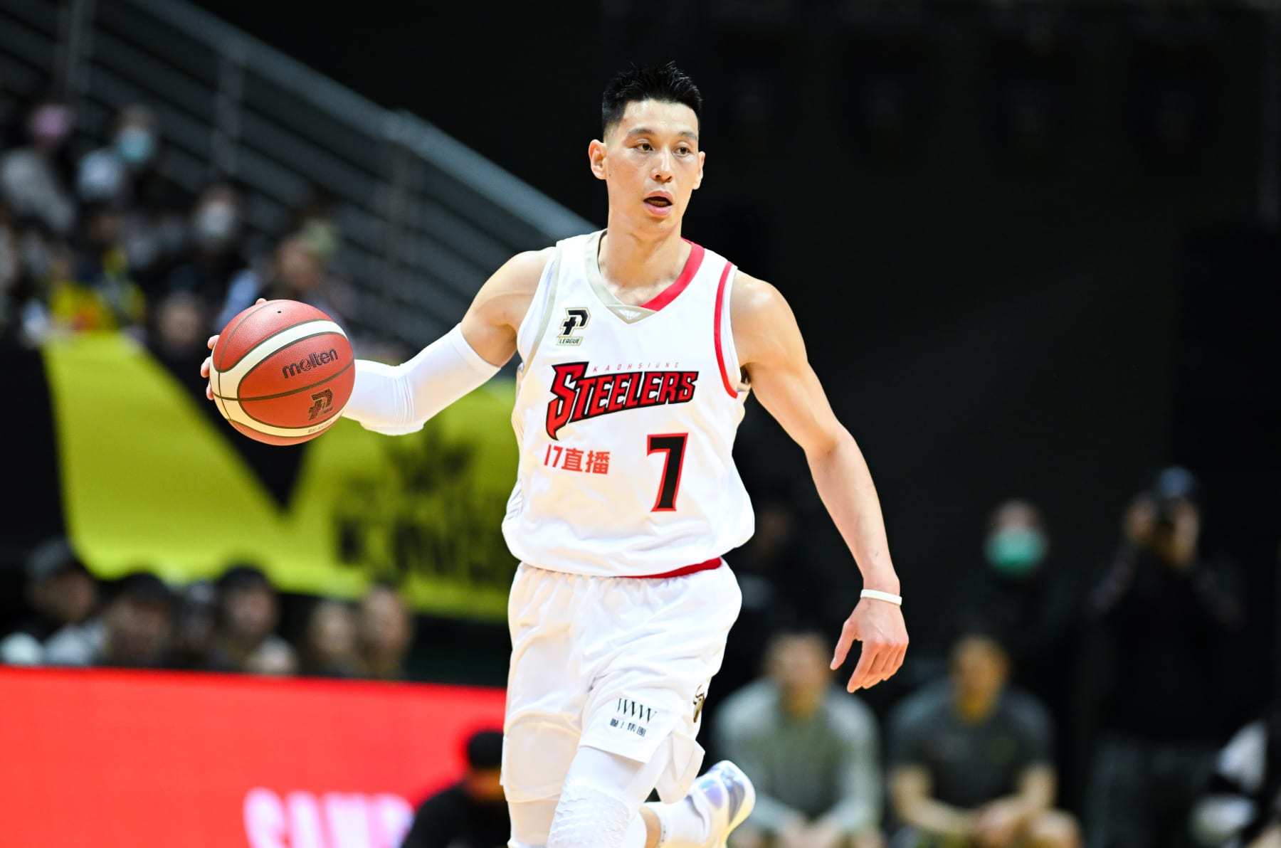 NEW TAIPEI CITY, TAIWAN - FEBRUARY 28: Jeremy Lin #7 of Kaohsiung 17LIVE Steelers controls the ball during the P.League+ game between Kaohsiung 17LIVE Steelers and New Taipei Kings at Xinzhuang Gymnasium on February 28, 2023 in New Taipei City, Taiwan. (Photo by Gene Wang/Getty Images)