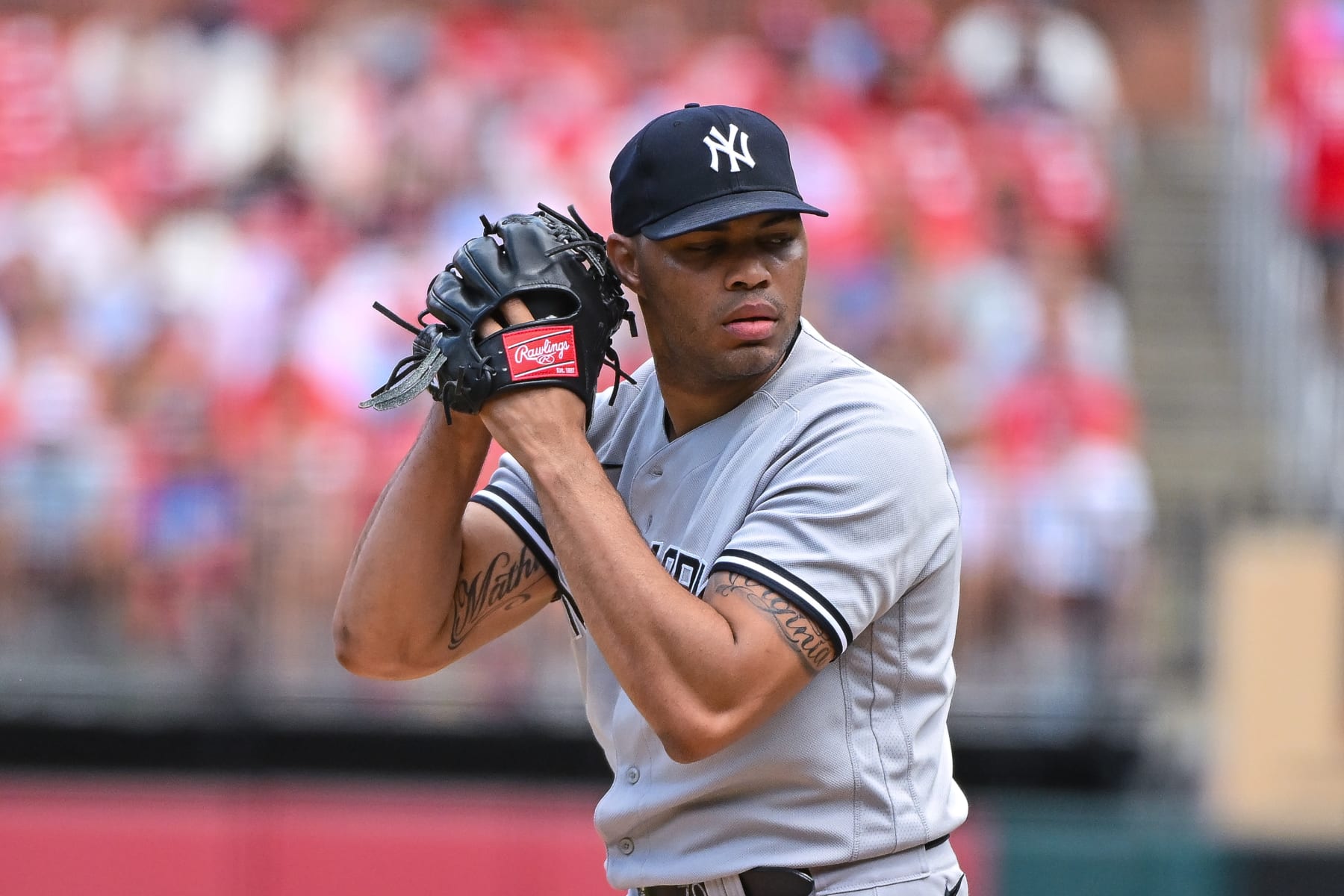 ST. LOUIS, MO - JUL 02: New York Yankees relief pitcher Jimmy Cordero (70) gets set to start his pitch delivery during a game between the New York Yankees and the St. Louis Cardinals on July 02, 2023, at Busch Stadium in St. Louis MO (Photo by Rick Ulreich/Icon Sportswire via Getty Images)