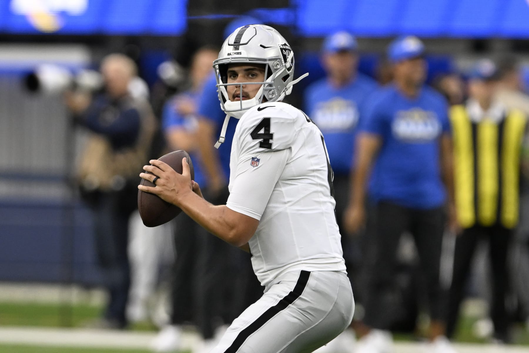 Las Vegas Raiders quarterback Aidan O'Connell throws during warmups before a preseason NFL football game against the Los Angeles Rams Saturday, Aug. 19, 2023, in Inglewood, Calif. (AP Photo/Alex Gallardo))