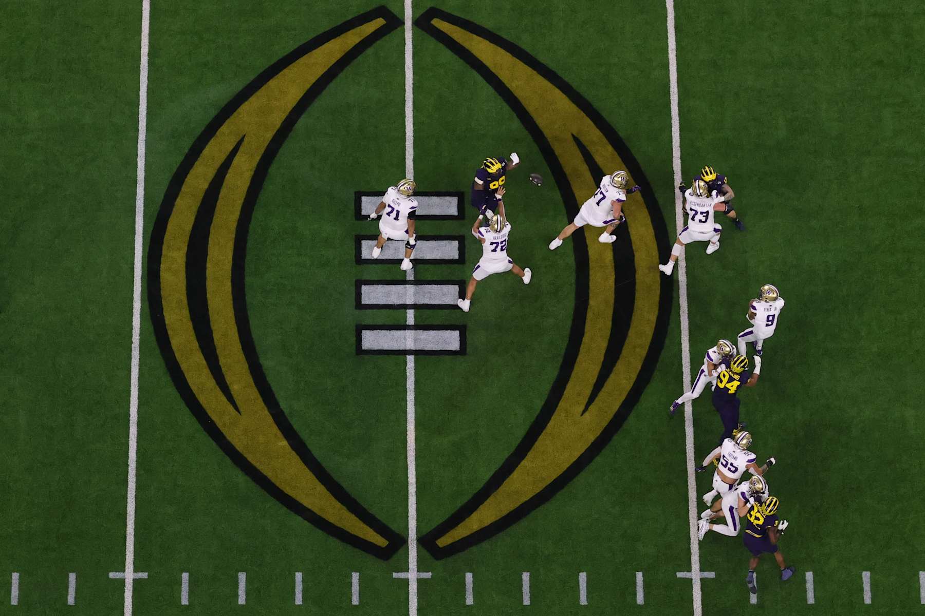 HOUSTON, TEXAS - JANUARY 08: Michael Penix Jr. #9 of the Washington Huskies looks to throw the ball during the 2024 CFP National Championship game against the Michigan Wolverines at NRG Stadium on January 08, 2024 in Houston, Texas. Michigan defeated Washington 34-13. (Photo by Carmen Mandato/Getty Images)