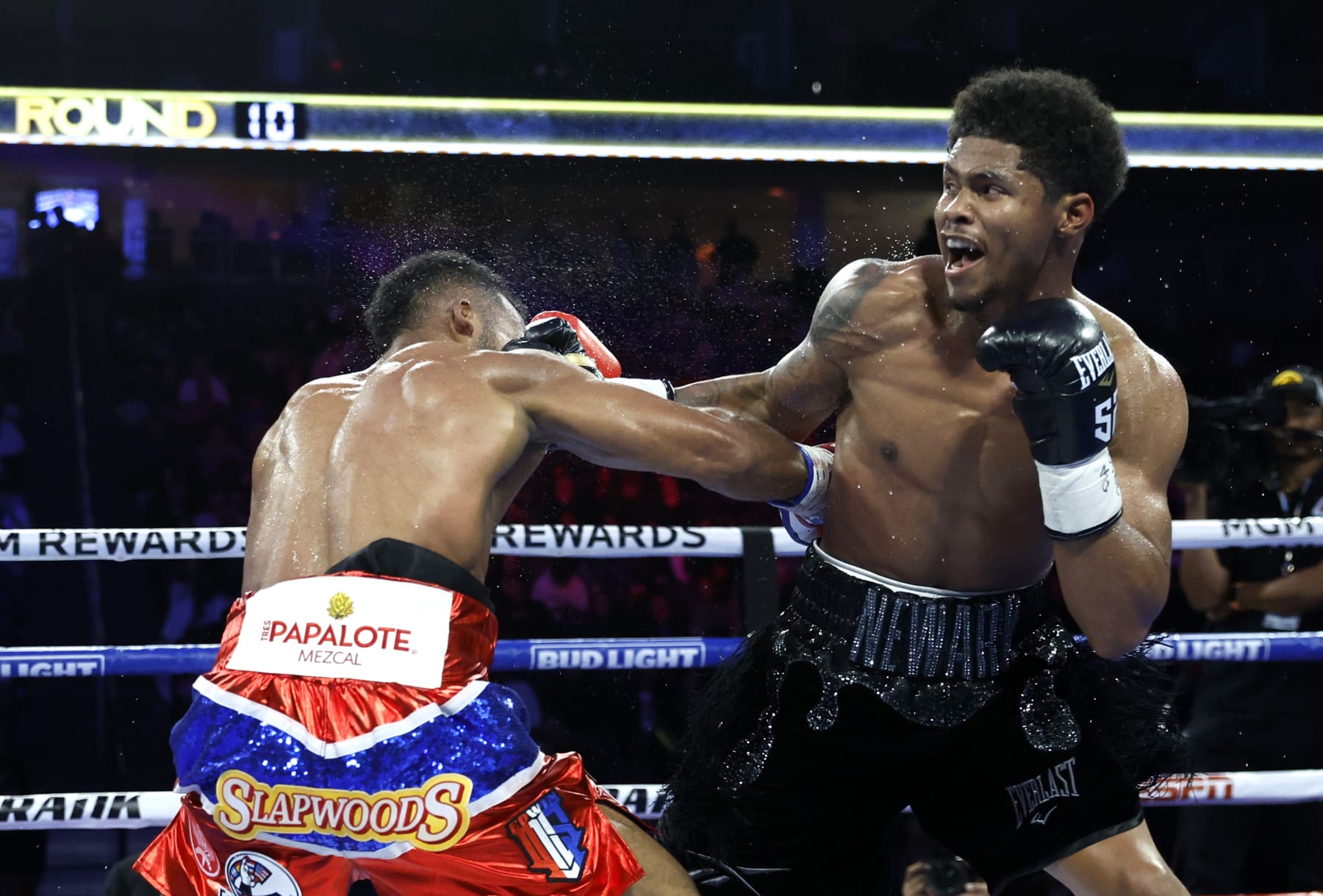 LAS VEGAS, NEVADA - NOVEMBER 16: Edwin De Los Santos (L) takes a punch from Shakur Stevenson during a fight for a vacant WBC lightweight title on November 16, 2023 in Las Vegas, Nevada. Stevenson won the vacant title by unanimous decision. (Photo by Steve Marcus/Getty Images)