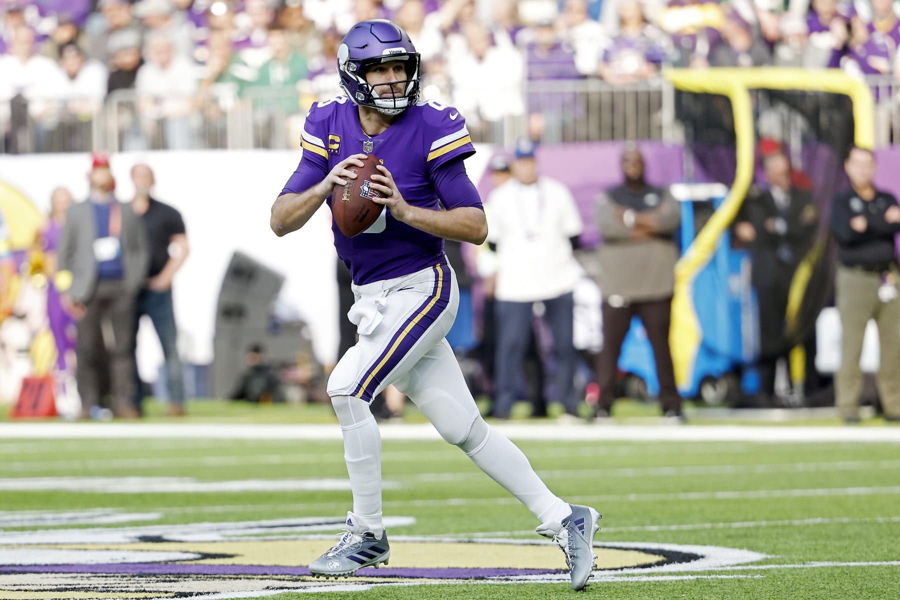 MINNEAPOLIS, MINNESOTA - DECEMBER 04: Kirk Cousins #8 of the Minnesota Vikings attempts a pass during the first quarter against the New York Jets at U.S. Bank Stadium on December 04, 2022 in Minneapolis, Minnesota. (Photo by David Berding/Getty Images)