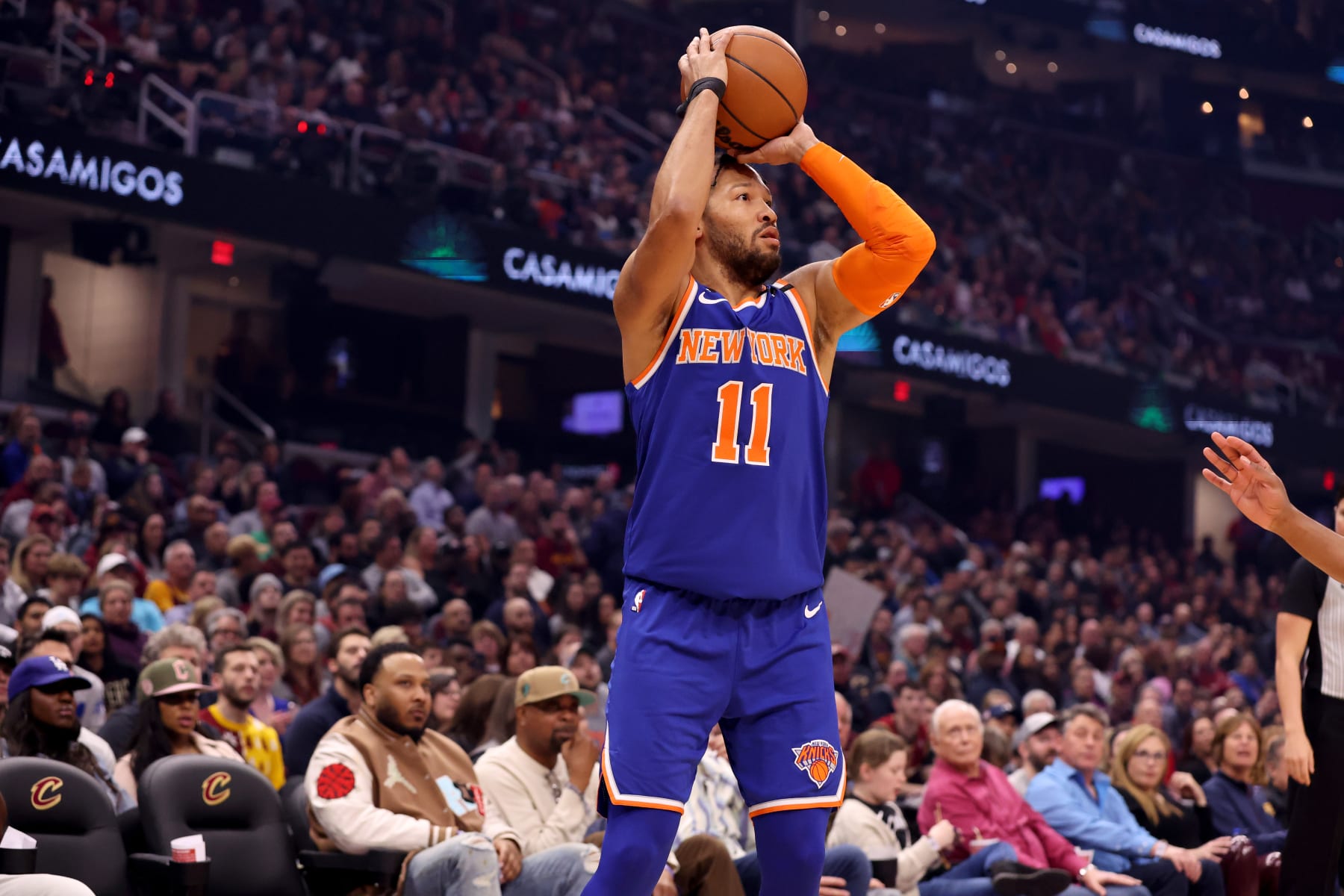 CLEVELAND, OH - MARCH 31: Jalen Brunson #11 of the New York Knicks shoots the ball during the game against the Cleveland Cavaliers on March 31, 2023 at Rocket Mortgage FieldHouse in Cleveland, Ohio. NOTE TO USER: User expressly acknowledges and agrees that, by downloading and/or using this Photograph, user is consenting to the terms and conditions of the Getty Images License Agreement. Mandatory Copyright Notice: Copyright 2023 NBAE (Photo by  Lauren Leigh Bacho/NBAE via Getty Images)