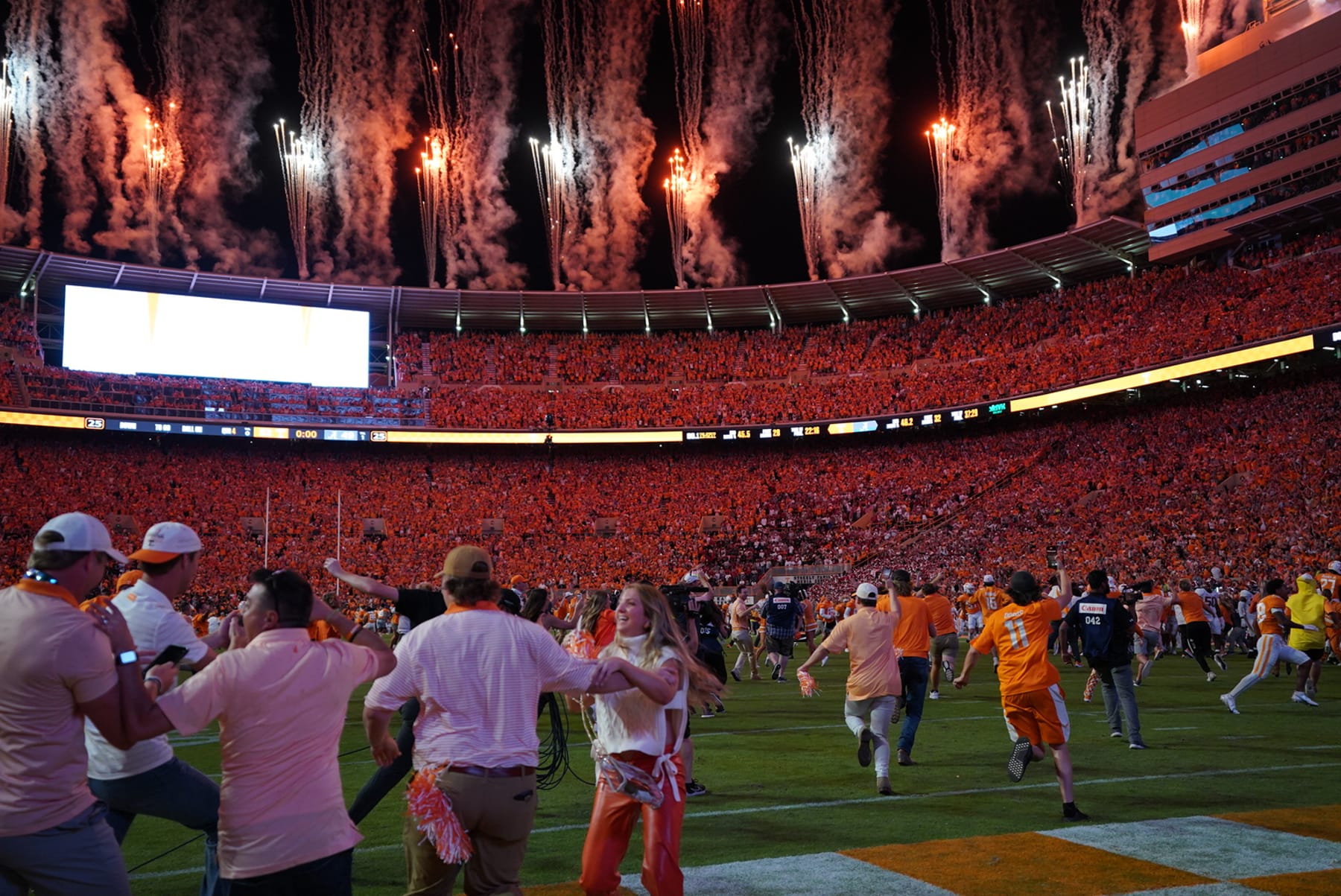College Football: Tennessee fans storm the field following game vs Alabama during a game played at Neyland Stadium.
Knoxville, TN 10/15/2022 
CREDIT: Carlos M. Saavedra (Photo by Carlos M. Saavedra/Sports Illustrated via Getty Images) 
(Set Number: X164200 TK1)