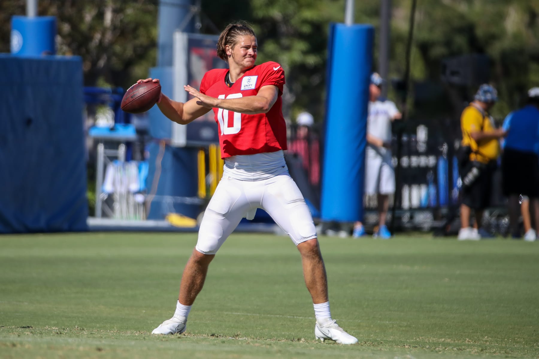 COSTA MESA, CA - AUGUST 06: Los Angeles Chargers quarterback Justin Herbert (10) during the Los Angeles Chargers training camp at Jack Hammett Farm Sports Complex on Saturday August 6, 2022 in Costa Mesa, CA. (Photo by Jevone Moore/Icon Sportswire via Getty Images)