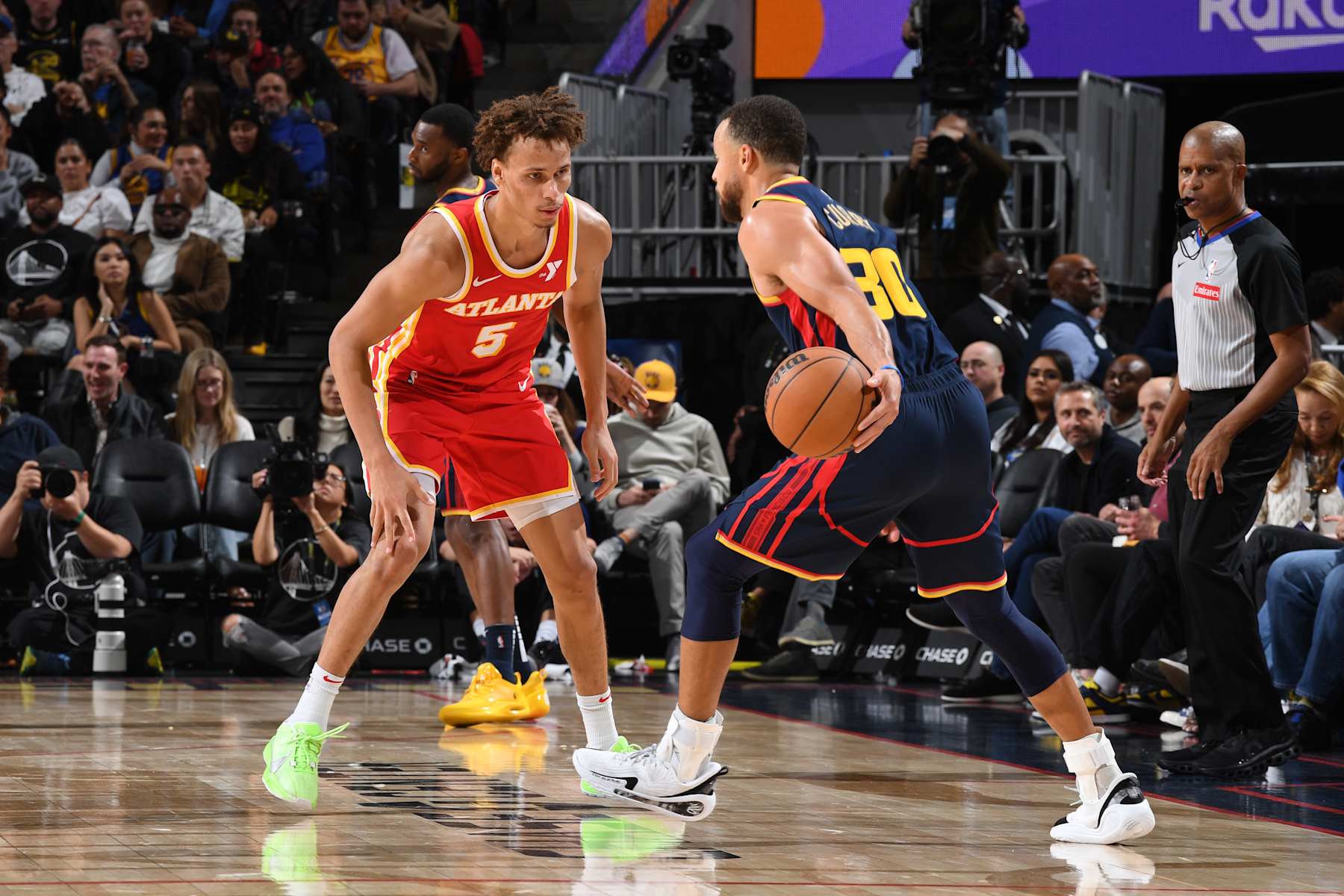 SAN FRANCISCO, CA - NOVEMBER 20: Stephen Curry #30 of the Golden State Warriors handles the ball while Dyson Daniels #5 of the Atlanta Hawks handles the ball during the game on November 20, 2024 at Chase Center in San Francisco, California. NOTE TO USER: User expressly acknowledges and agrees that, by downloading and or using this photograph, user is consenting to the terms and conditions of Getty Images License Agreement. Mandatory Copyright Notice: Copyright 2024 NBAE (Photo by Noah Graham/NBAE via Getty Images)