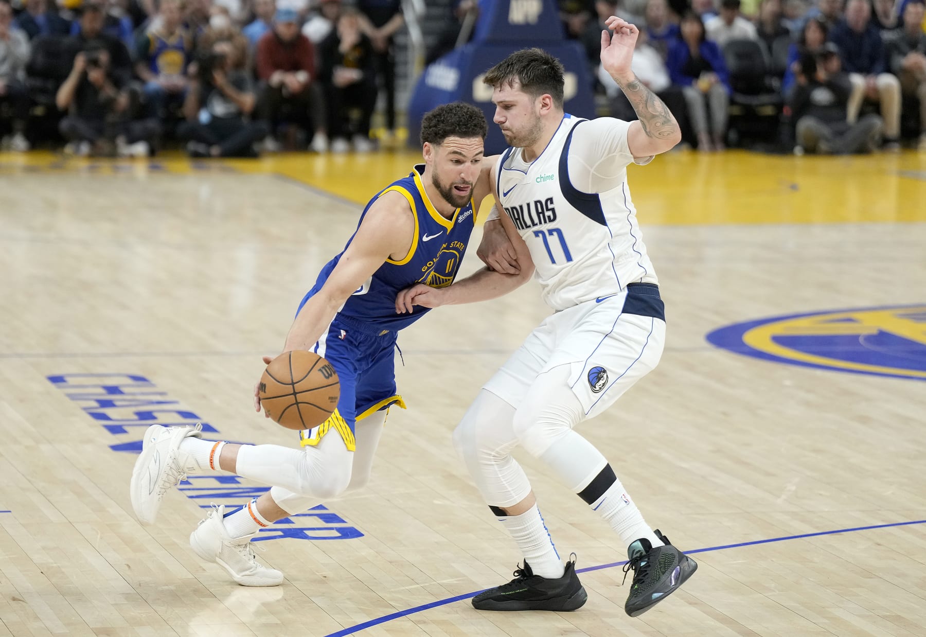 SAN FRANCISCO, CALIFORNIA - APRIL 02: Klay Thompson #11 of the Golden State Warriors dribbling the ball is guarded by Luka Doncic #77 of the Dallas Mavericks during the second half at Chase Center on April 02, 2024 in San Francisco, California. NOTE TO USER: User expressly acknowledges and agrees that, by downloading and or using this photograph, User is consenting to the terms and conditions of the Getty Images License Agreement. (Photo by Thearon W. Henderson/Getty Images)