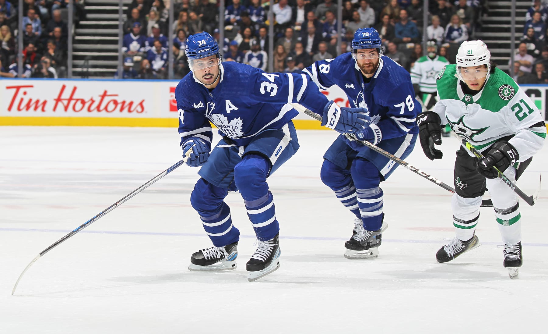 TORONTO, CANADA - OCTOBER 20:  Jason Robertson #21 of the Dallas Stars skates against Auston Matthews #34 and T.J. Brodie #78 of the Toronto Maple Leafs during an NHL game at Scotiabank Arena on October 20, 2022 in Toronto, Ontario, Canada. The Maple Leafs defeated the Stars 3-2 in overtime. (Photo by Claus Andersen/Getty Images)