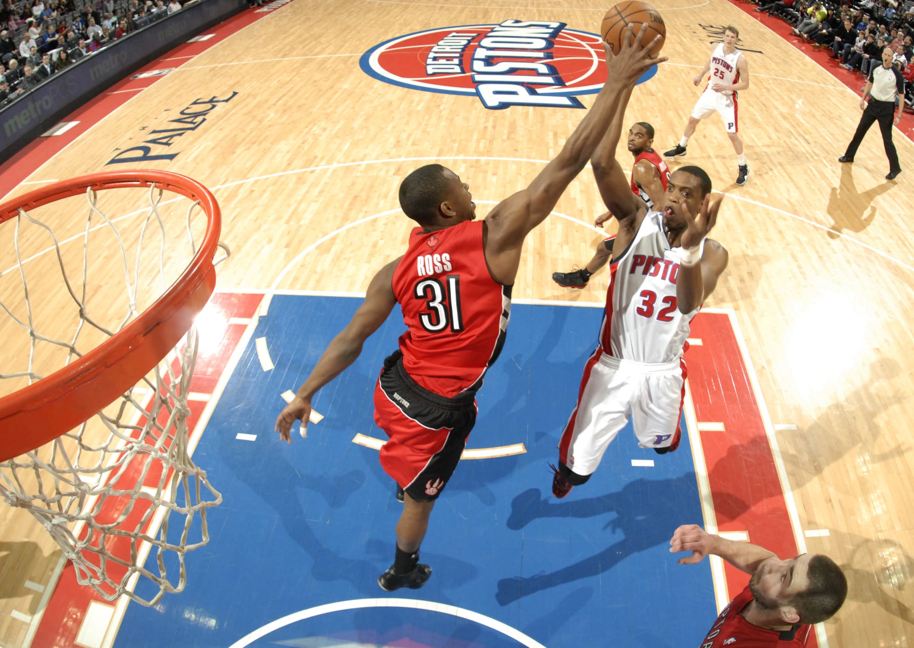 AUBURN HILLS, MI - MARCH 29:  Khris Middleton #32 of the Detroit Pistons goes to the basket as Terrence Ross #31 of the Toronto Raptors defends during the game between the Detroit Pistons and the Toronto Raptors on March 29, 2013 at The Palace of Auburn Hills in Auburn Hills, Michigan. NOTE TO USER: User expressly acknowledges and agrees that, by downloading and/or using this photograph, User is consenting to the terms and conditions of the Getty Images License Agreement.  Mandatory Copyright Notice: Copyright 2013 NBAE (Photo by Allen Einstein/NBAE via Getty Images)