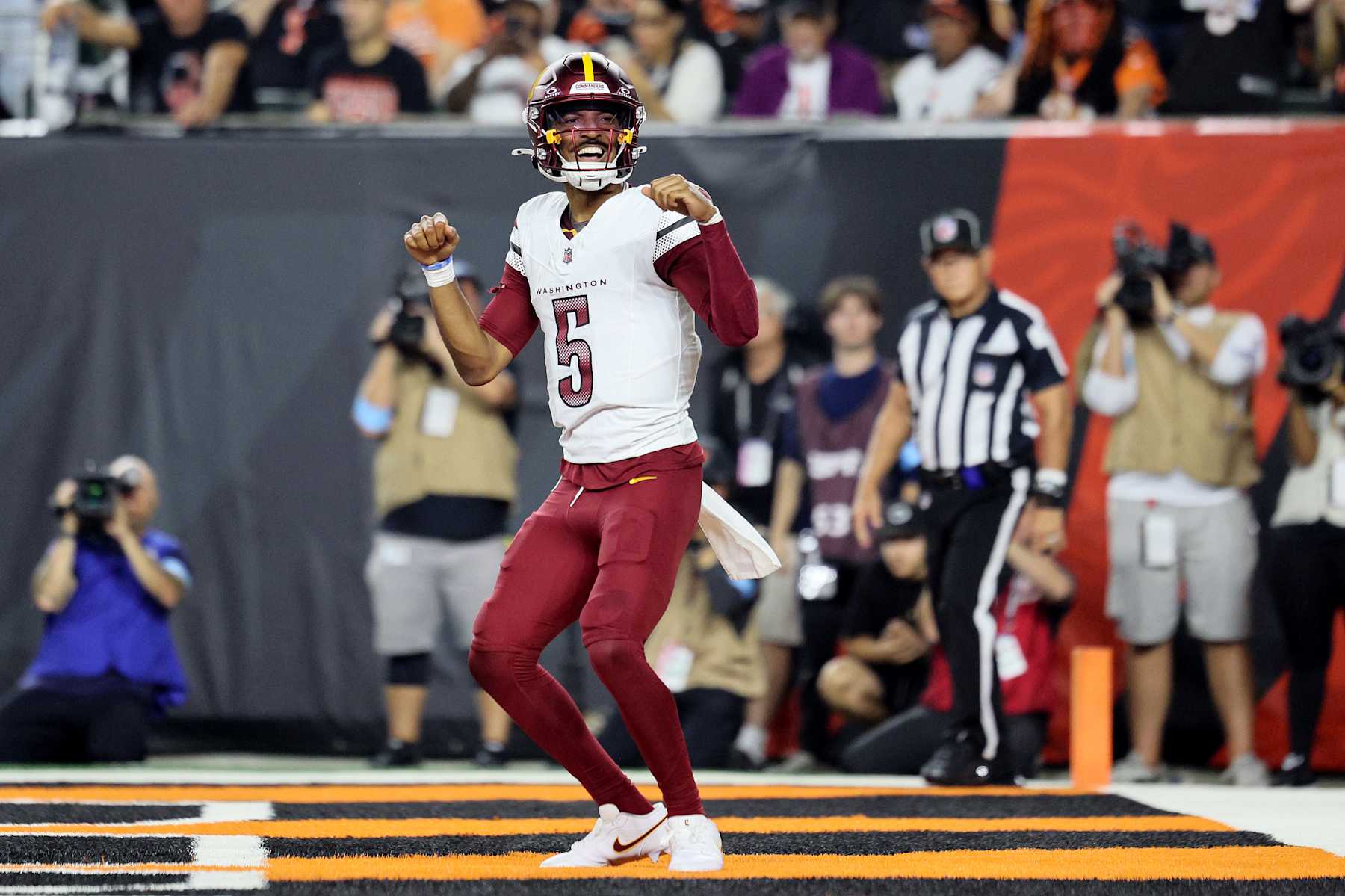 CINCINNATI, OHIO - SEPTEMBER 23: Jayden Daniels #5 of the Washington Commanders celebrates after scoring a touchdown against the Cincinnati Bengals during the second quarter at Paycor Stadium on September 23, 2024 in Cincinnati, Ohio. (Photo by Andy Lyons/Getty Images)
