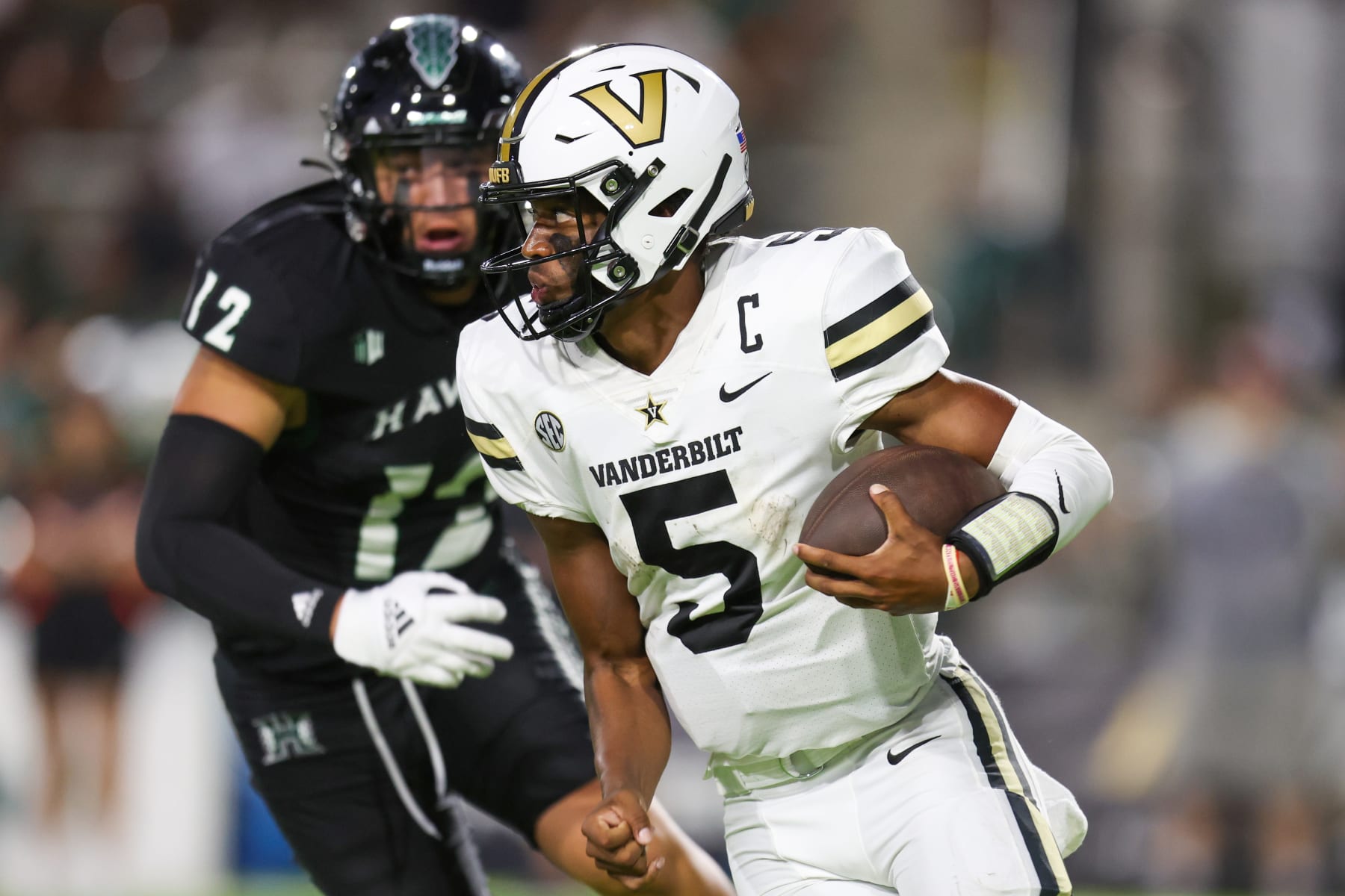 HONOLULU, HI - AUGUST 27: Mike Wright #5 of the Vanderbilt Commodores turns the corner before running into the end zone to score a touchdown during the second half of an NCAA football game against the Hawaii Rainbow Warriors at the Clarance T.C. Ching Athletic Complex on August 27, 2022 in Honolulu, Hawaii. (Photo by Darryl Oumi/Getty Images)