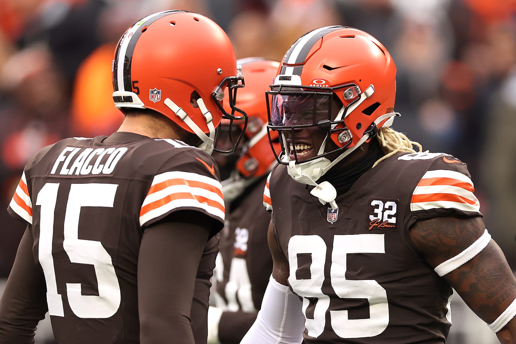 CLEVELAND, OHIO - DECEMBER 10: Joe Flacco #15 of the Cleveland Browns and David Njoku #85 of the Cleveland Browns celebrate a touchdown during the first quarter against the Jacksonville Jaguars at Cleveland Browns Stadium on December 10, 2023 in Cleveland, Ohio. (Photo by Gregory Shamus/Getty Images) CLEVELAND, OHIO - DECEMBER 10: Joe Flacco #15 of the Cleveland Browns and David Njoku #85 of the Cleveland Browns celebrate a touchdown during the first quarter against the Jacksonville Jaguars at Cleveland Browns Stadium on December 10, 2023 in Cleveland, Ohio. (Photo by Gregory Shamus/Getty Images)