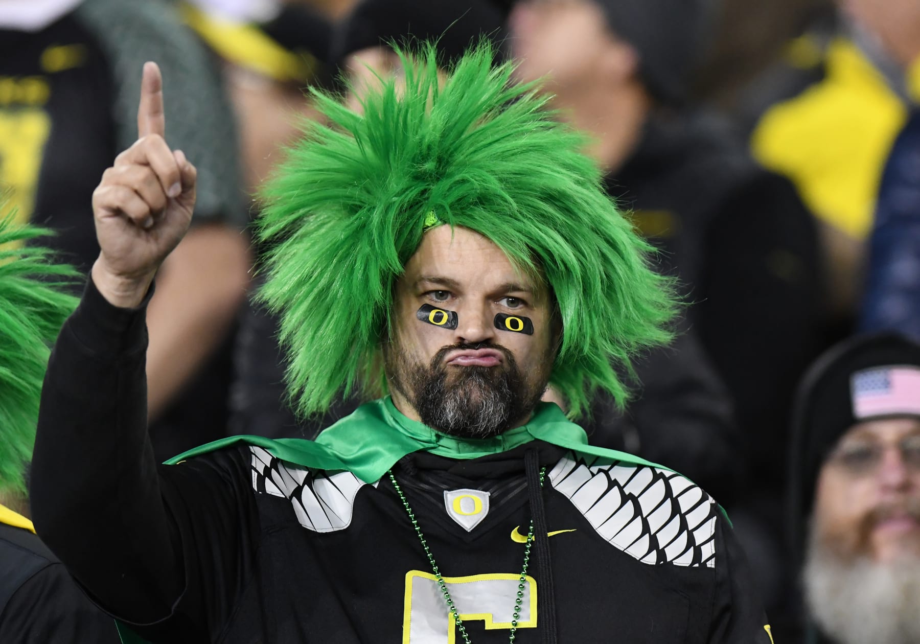 EUGENE, OR - NOVEMBER 11: Oregon Ducks quarterback Bo Nix (10) warms up prior to the start of the game during a college football game between the Oregon Ducks and USC Trojans on November 11, 2023, at Autzen Stadium in Eugene, Oregon.(Photo by Brian Murphy/Icon Sportswire via Getty Images)
