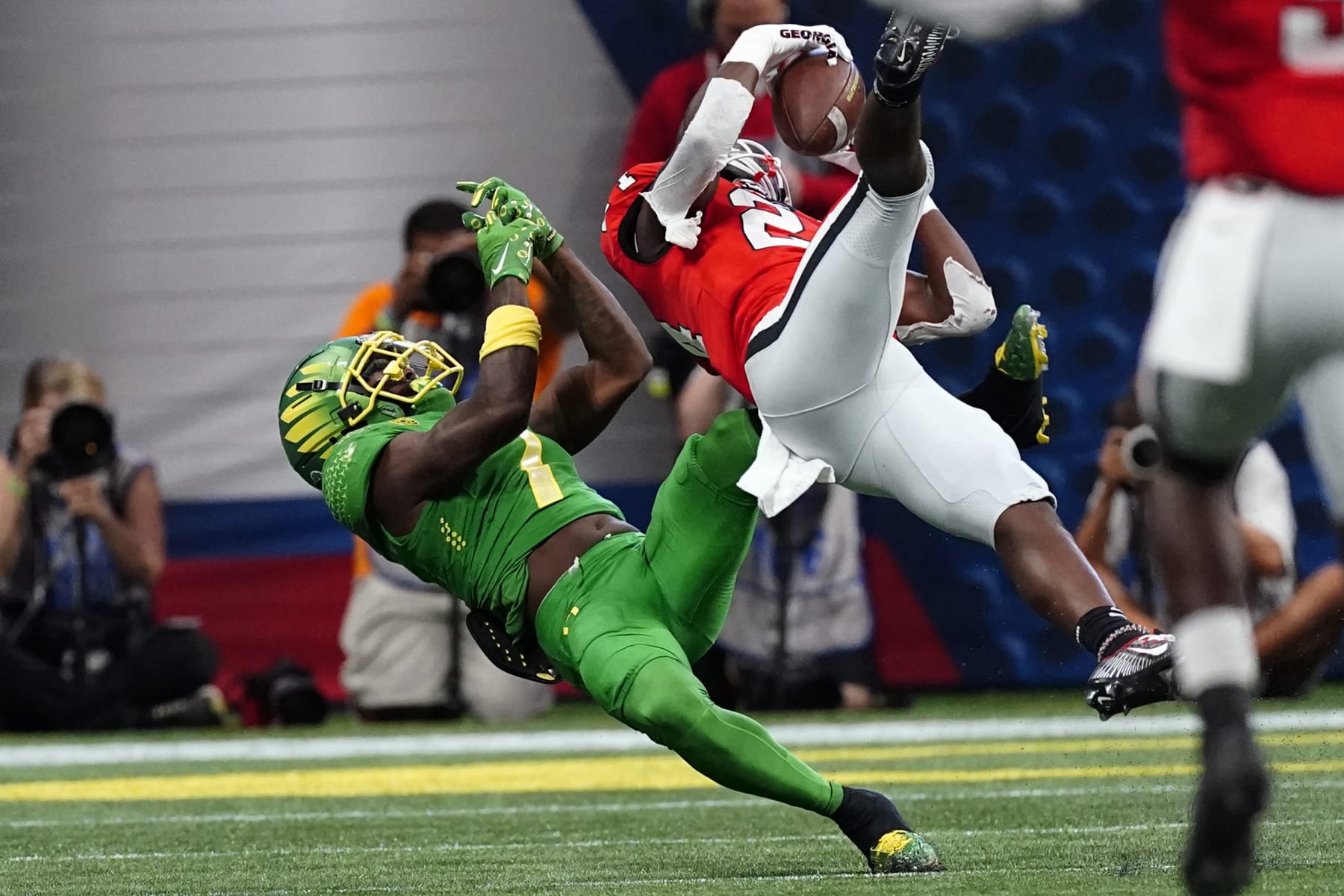 Georgia defensive back Malaki Starks, right, intercepts a pass intended for Oregon wide receiver Seven McGee, left, in the first half of an NCAA college football game Saturday, Sept. 3, 2022, in Atlanta. (AP Photo/John Bazemore)