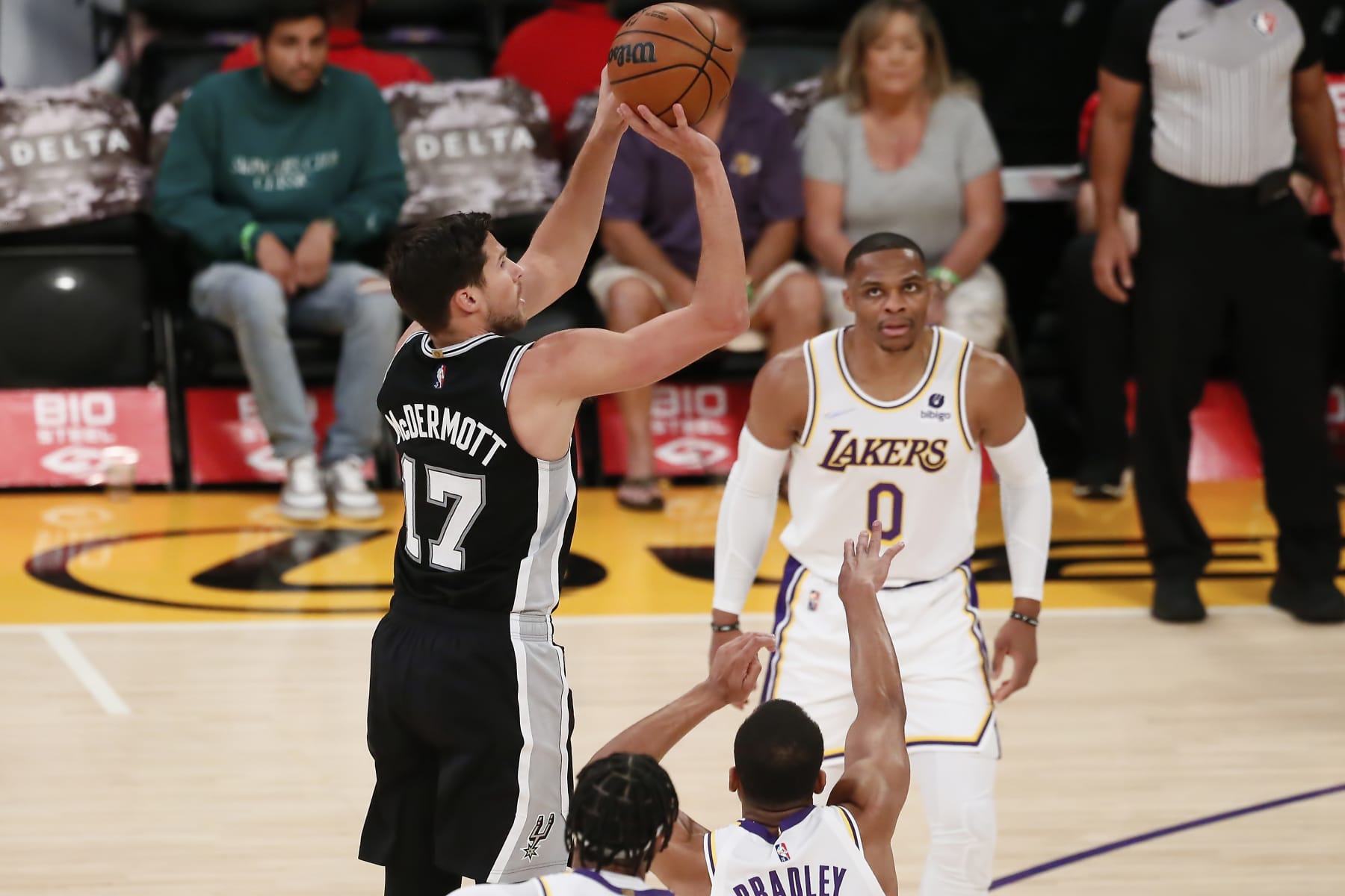 LOS ANGELES, CA - NOVEMBER 14: Doug McDermott #17 of the San Antonio Spurs shoots the ball during a game at the STAPLES Center on November 14, 2021 in Los Angeles, California. NOTE TO USER: User expressly acknowledges and agrees that, by downloading and or using this photograph, User is consenting to the terms and conditions of the Getty Images License Agreement. Mandatory Credit: 2021 NBAE (Photo by Chris Elise/NBAE via Getty Images)