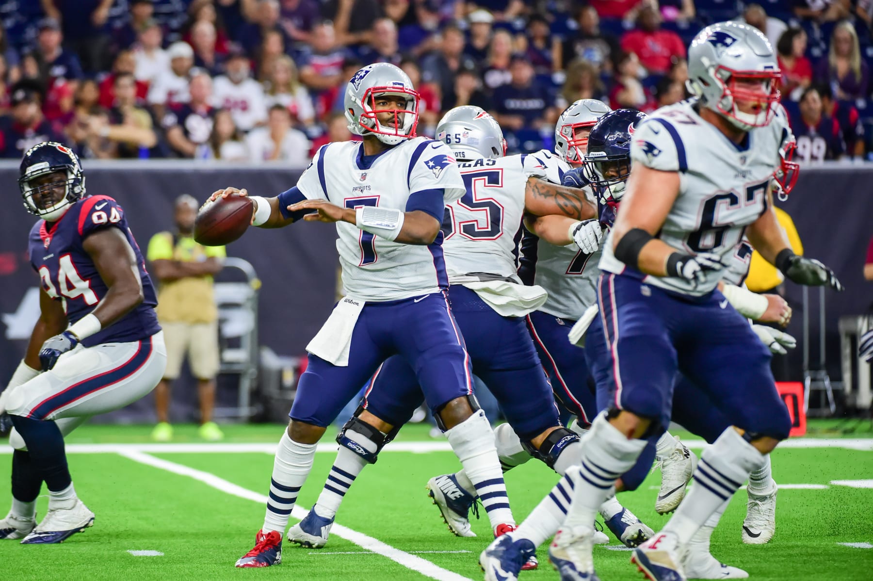 HOUSTON, TX - AUGUST 19: New England Patriots quarterback Jacoby Brissett (7) looks to pass downfield during the NFL preseason game between the New England Patriots and the Houston Texans on August 19, 2017 at NRG Stadium in Houston, TX. (Photo by Ken Murray/Icon Sportswire via Getty Images)