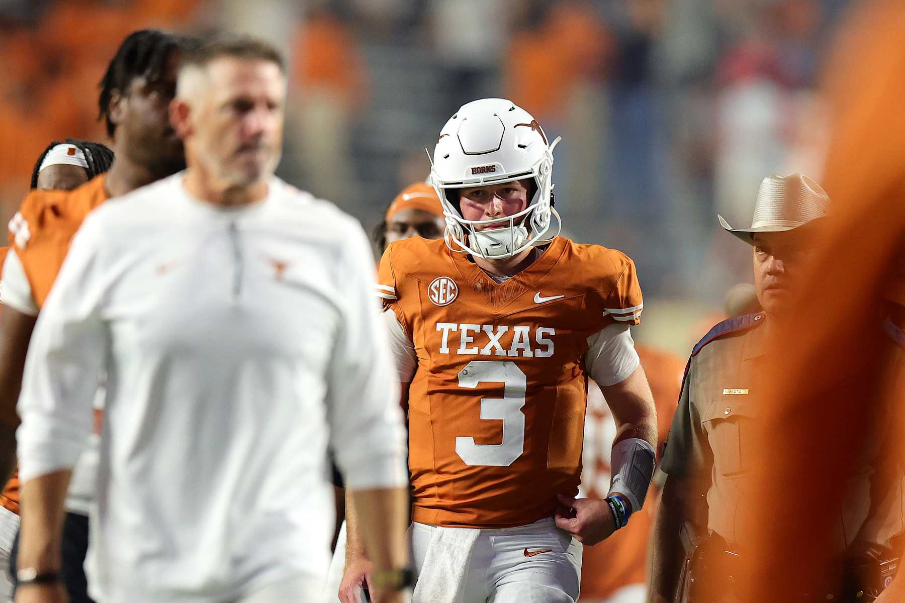 Texas quarterback Quinn Ewers on the sideline during Saturday's contest against the Georgia Bulldogs