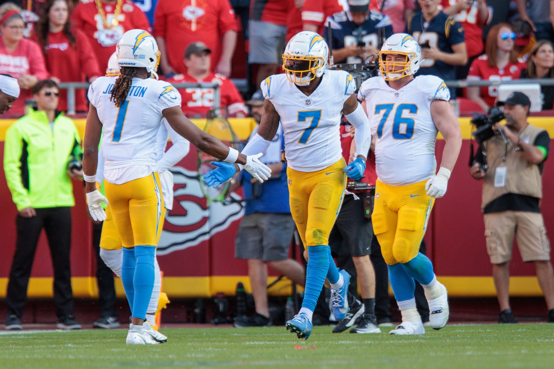 KANSAS CITY, MO - OCTOBER 22: Los Angeles Chargers wide receiver Quentin Johnston (1) slaps hands with Los Angeles Chargers tight end Gerald Everett (7) after a touchdown during the first half against the Kansas City Chiefs on October 22, 2023 at GEHA Field at Arrowhead Stadium in Kansas City, Missouri. (Photo by William Purnell/Icon Sportswire via Getty Images)